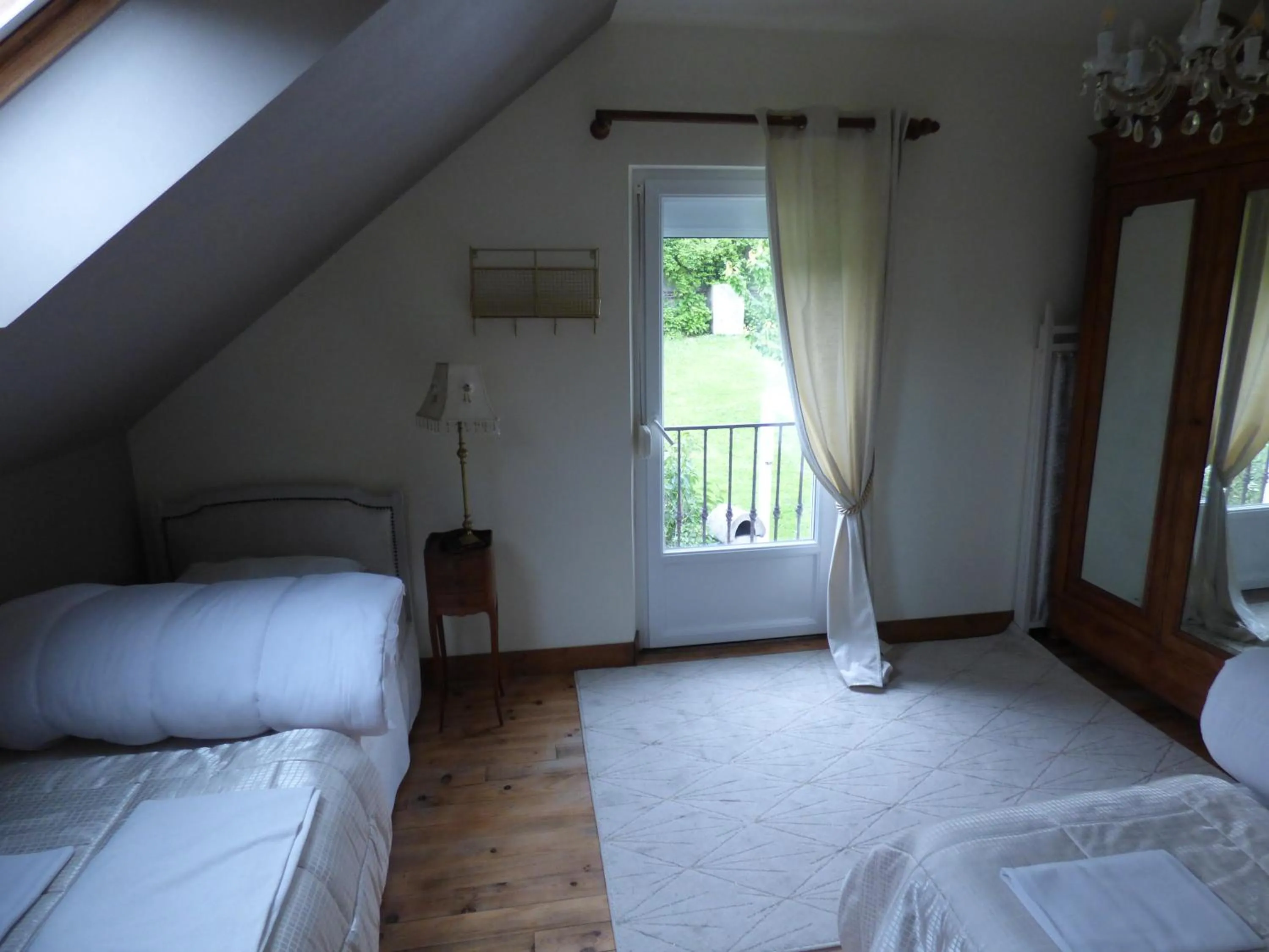 Bed in Le Clos des Camélias, 4 chambres- 8 personnes- 300m de la plage