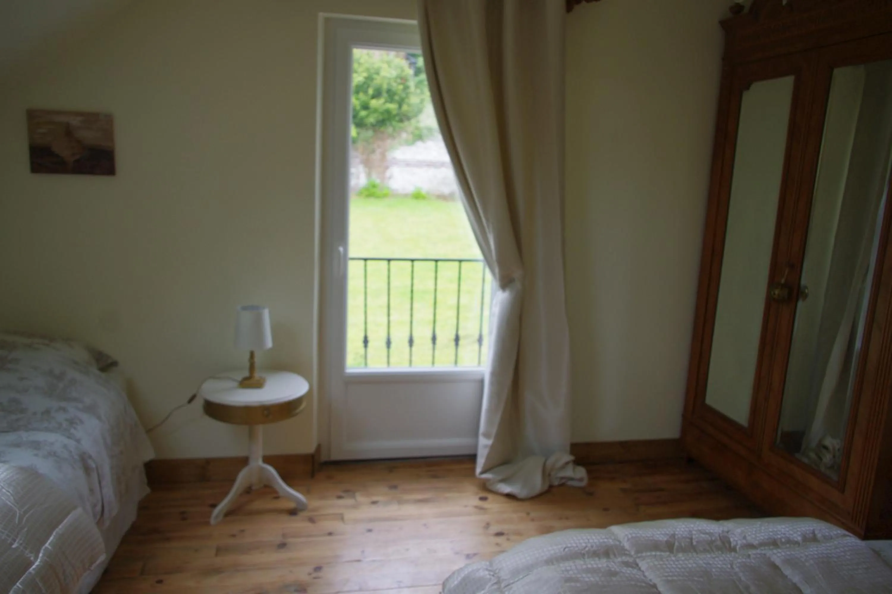 Bedroom, Bed in Le Clos des Camélias, 4 chambres- 8 personnes- 300m de la plage