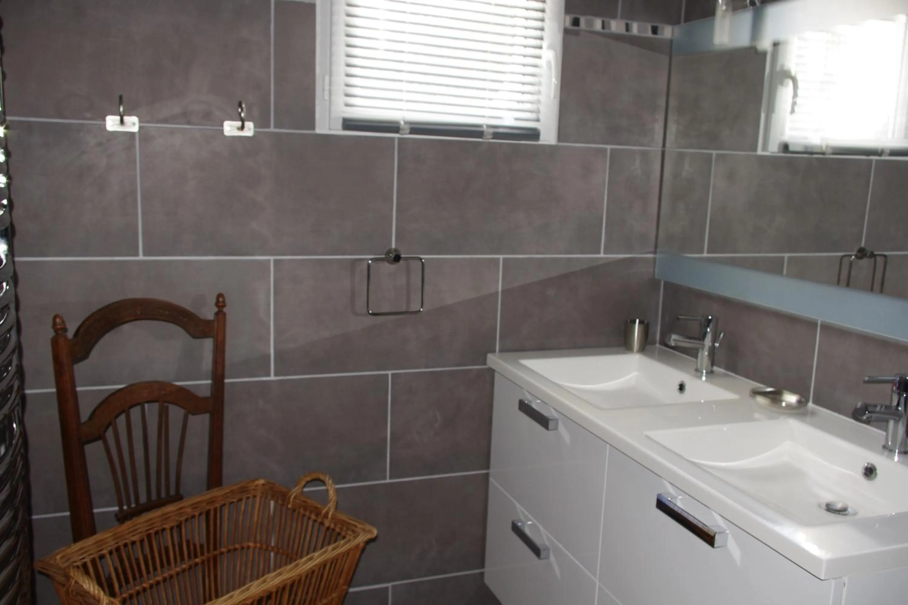 Bathroom in Le Clos des Camélias, 4 chambres- 8 personnes- 300m de la plage