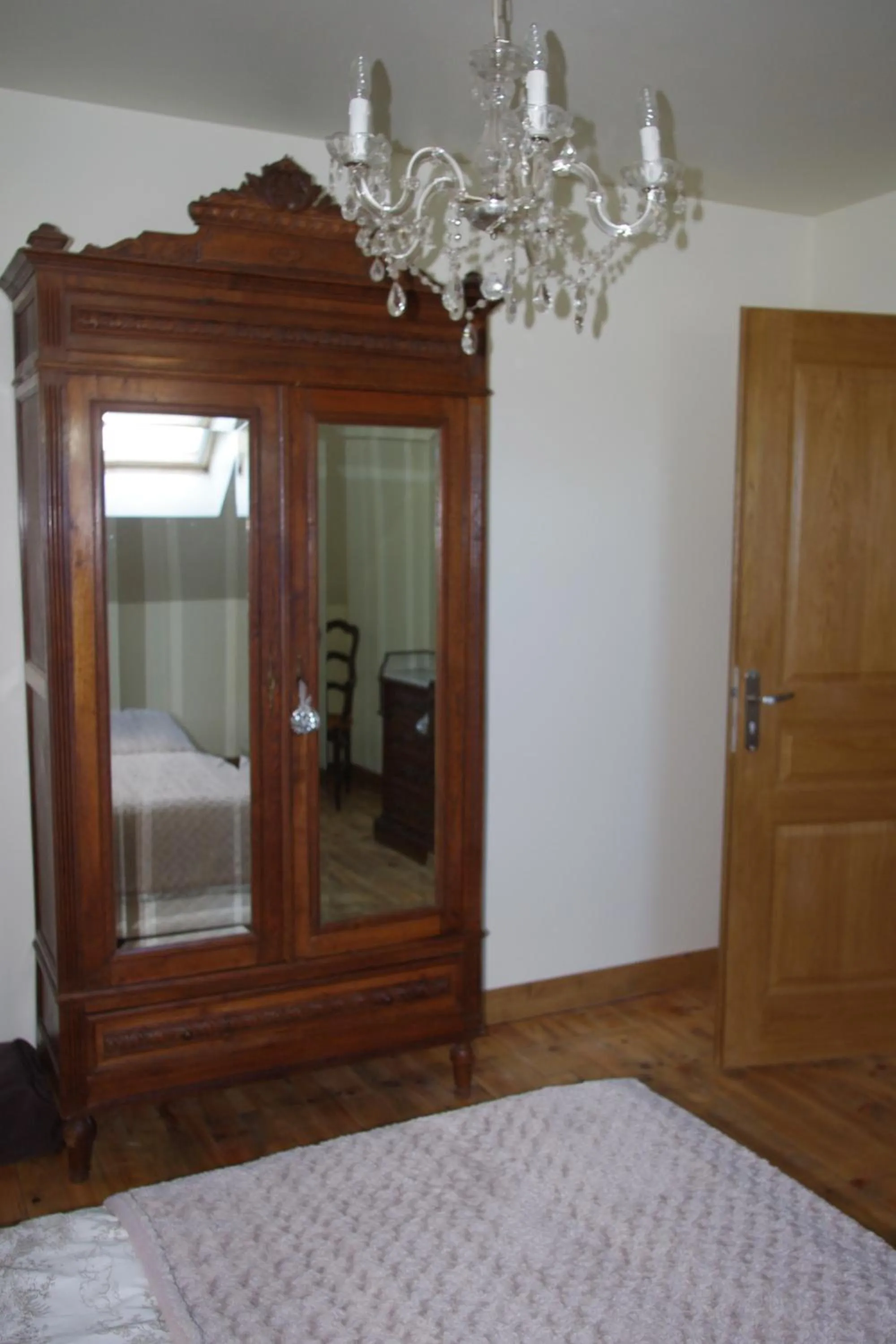 Bedroom, Bed in Le Clos des Camélias, 4 chambres- 8 personnes- 300m de la plage