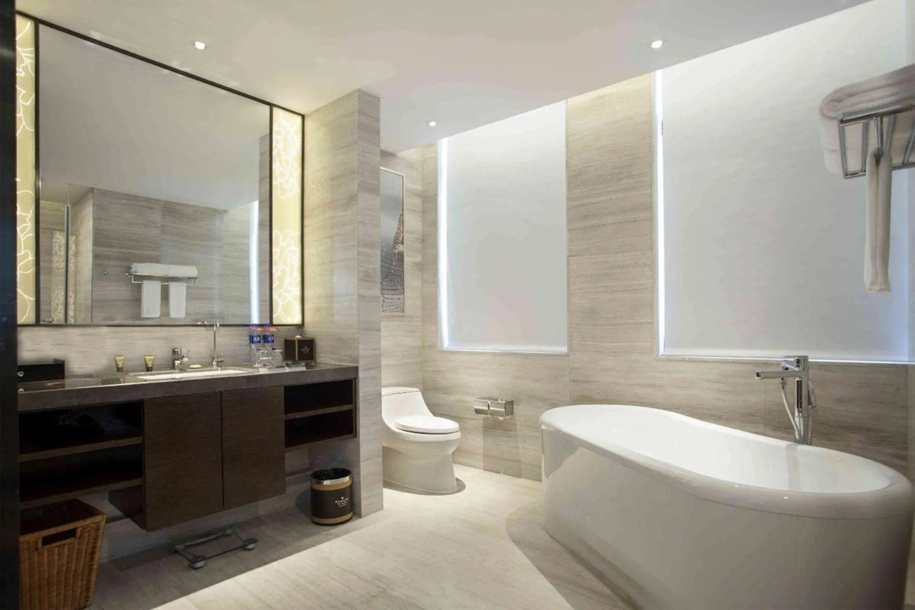 Bathroom in Ramada Plaza by Wyndham Xi'an South