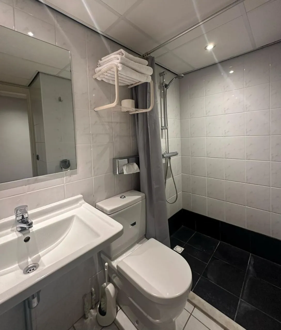 Shower in Hotel De Hertog