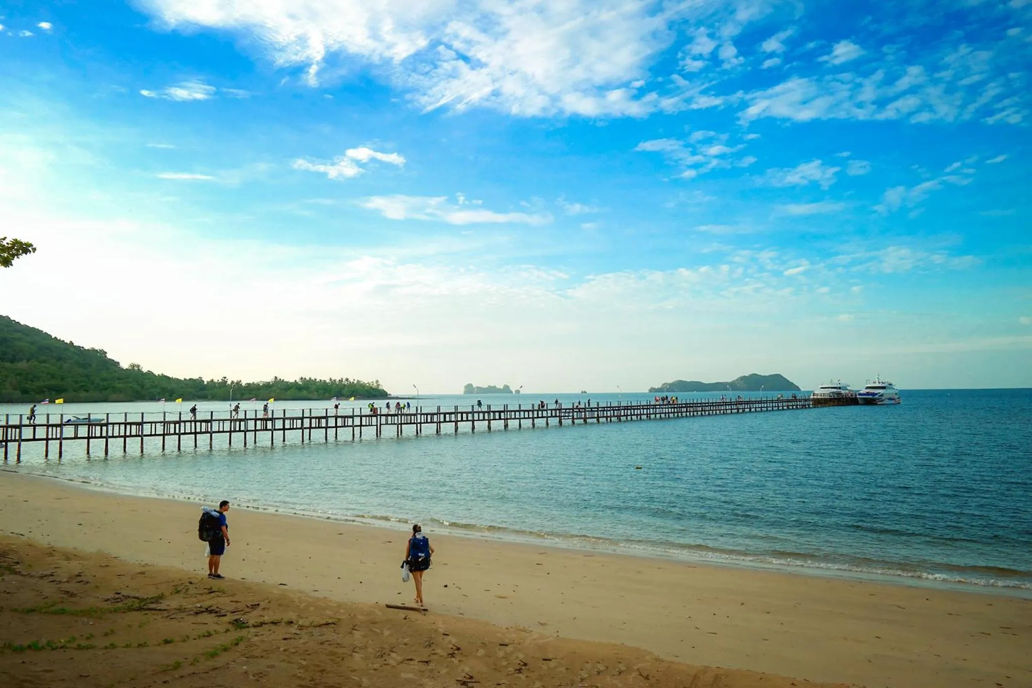People in Baan i Talay Chumphon บ้านไอทะเลชุมพร