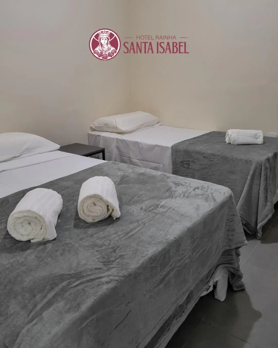 Standard Triple Room in Hotel Rainha Santa Isabel Standard Triple Room in Hotel Rainha Santa Isabel