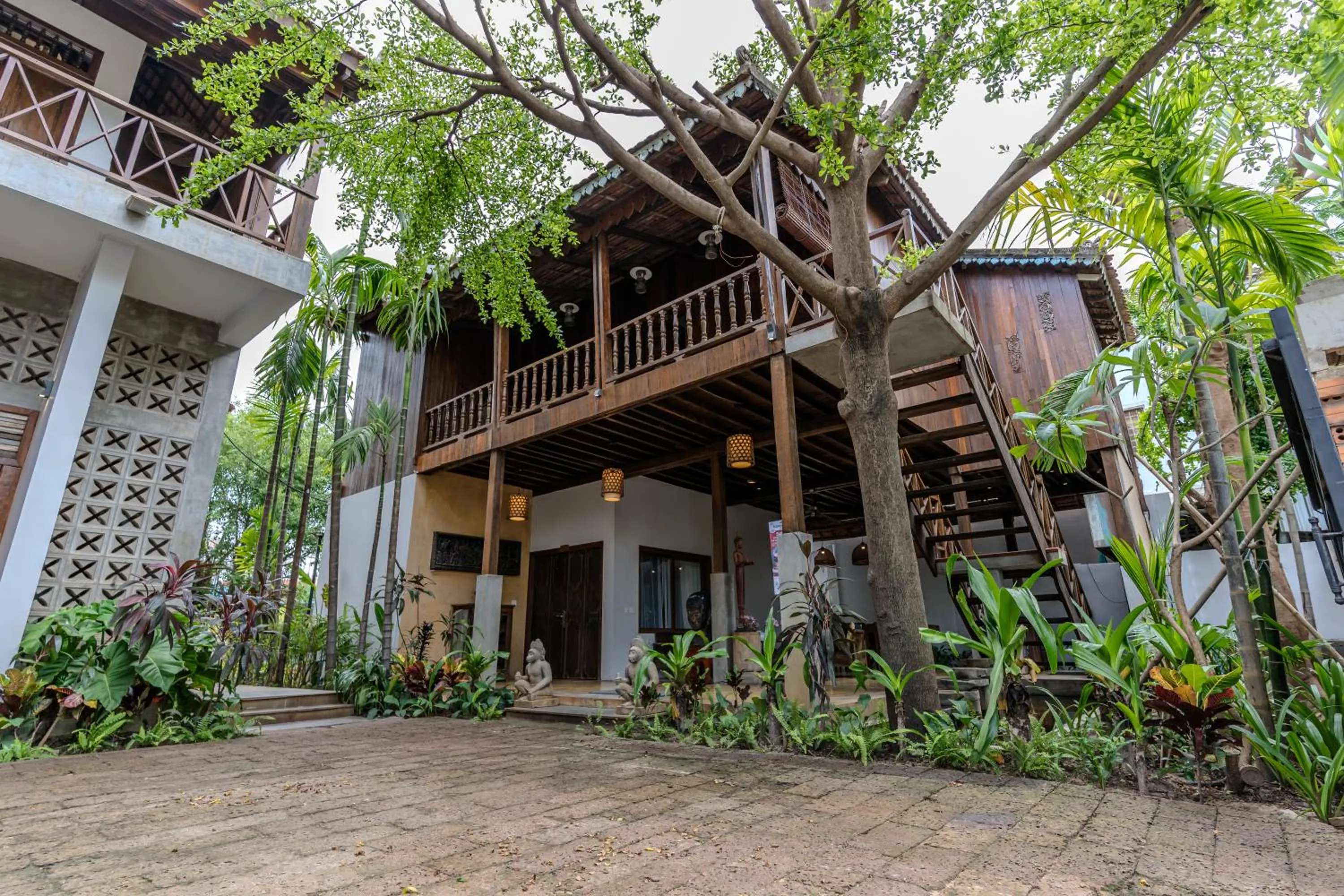 Property building in Villa Isann