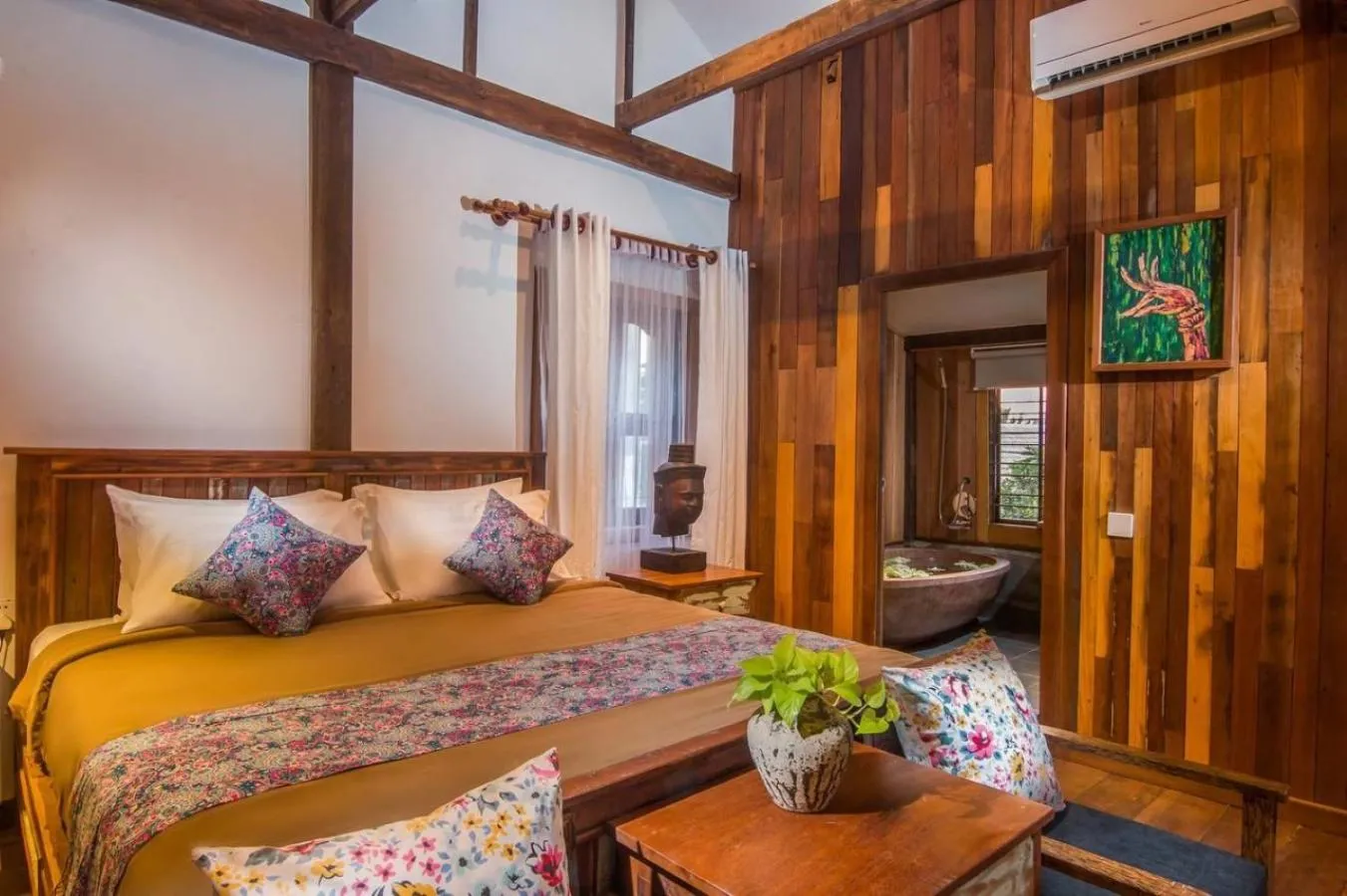 Bedroom, Bed in Villa Isann