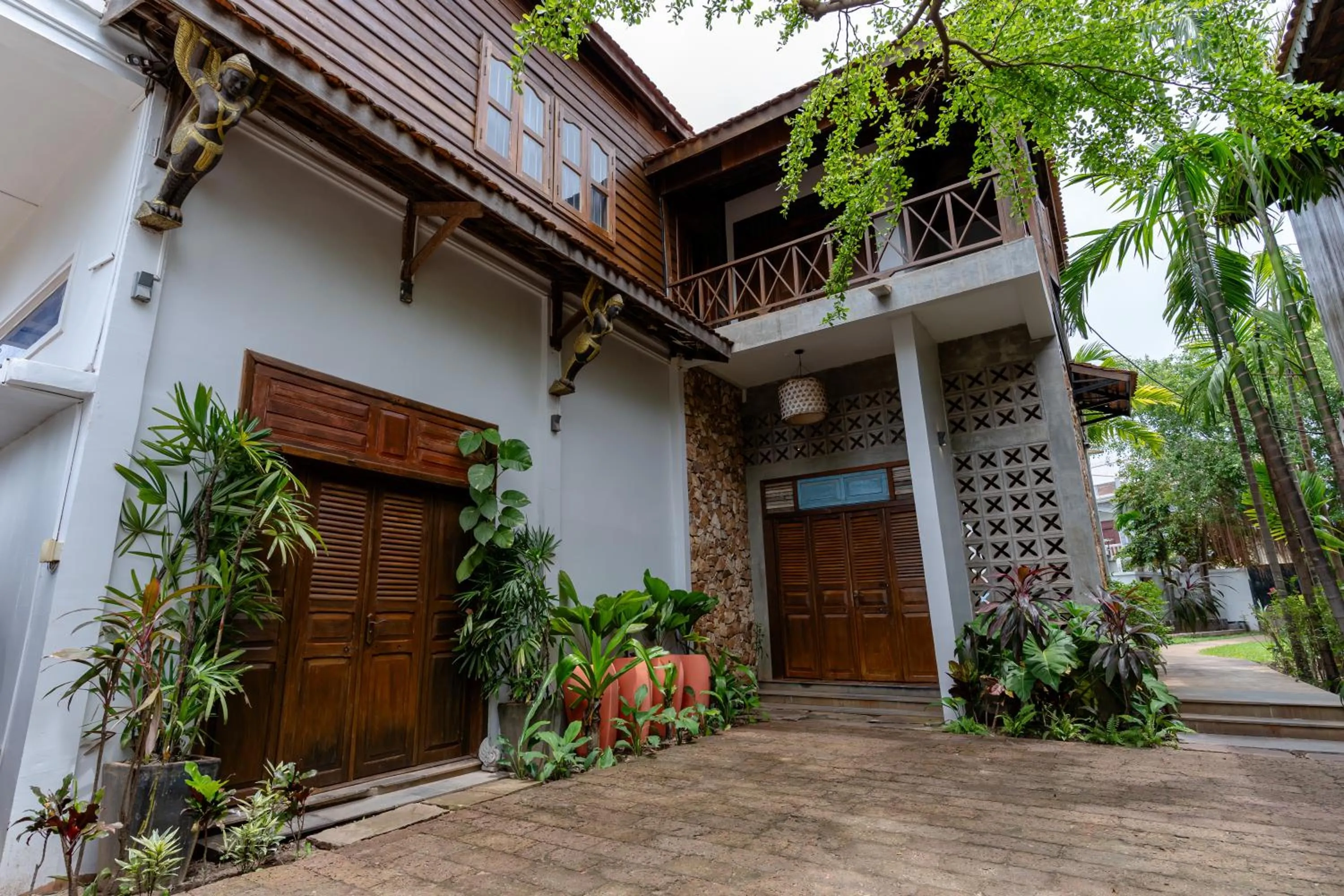 Property building in Villa Isann