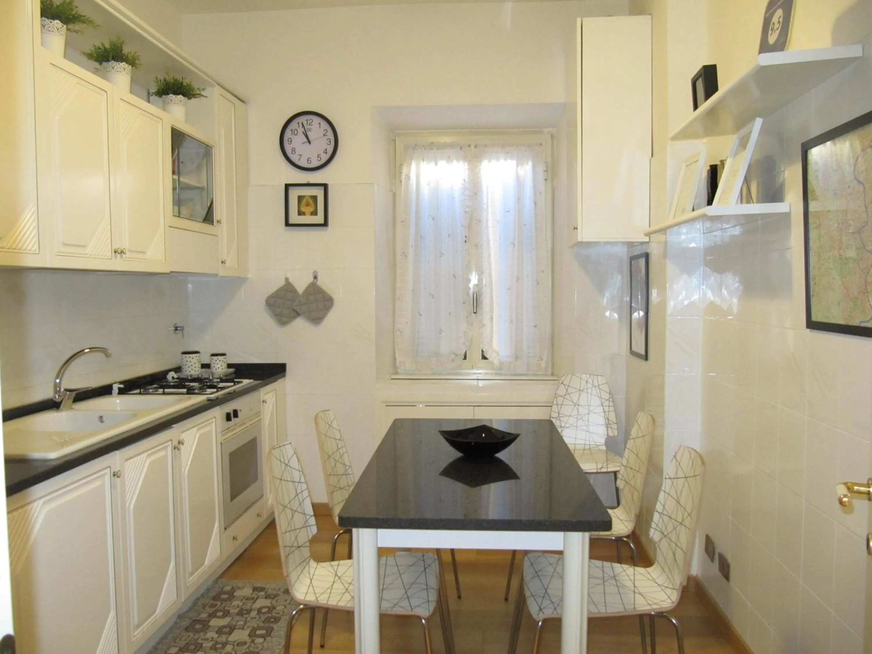 Kitchen or kitchenette in Matteo al Vaticano Vicino Metro