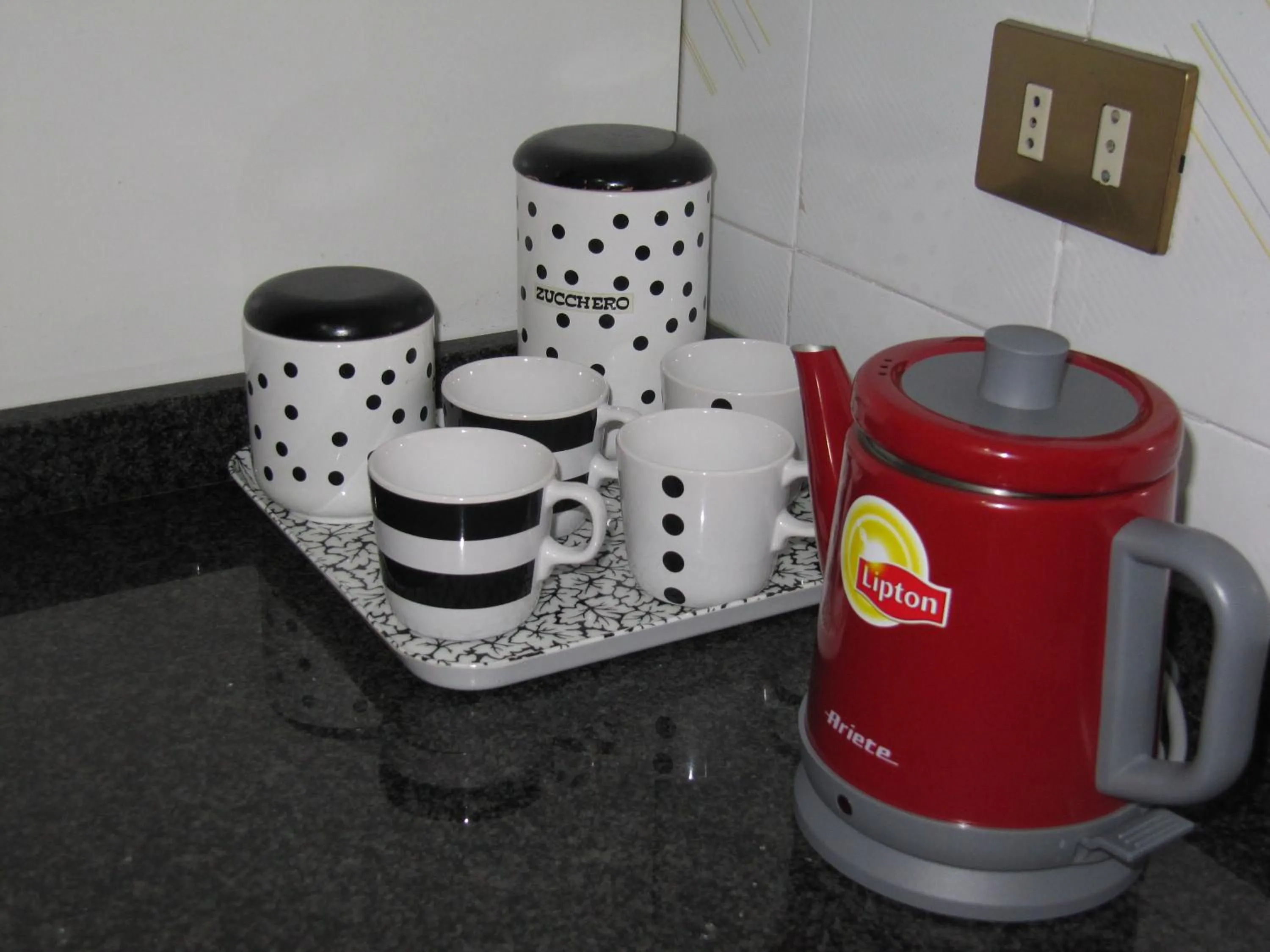 Coffee/tea facilities in Matteo al Vaticano Vicino Metro