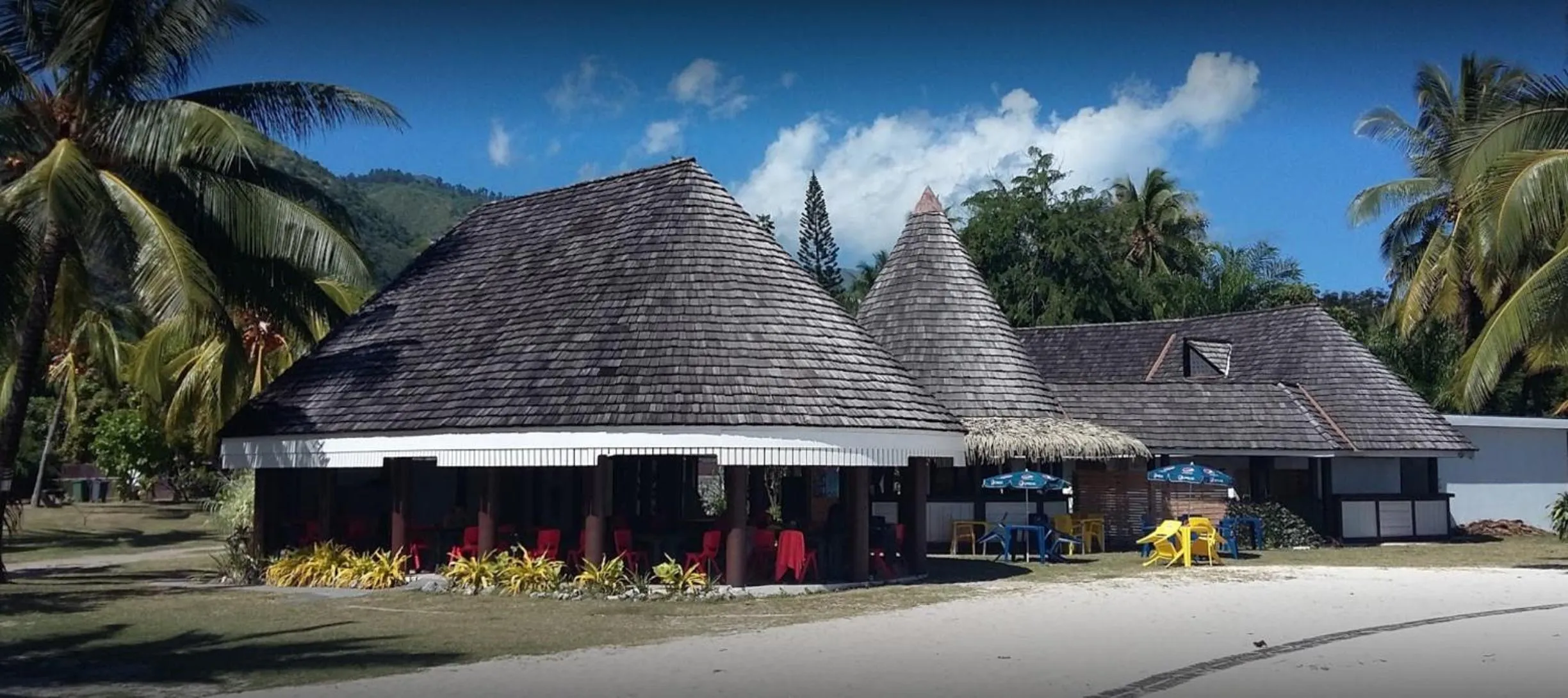 Restaurant/places to eat in Pension TE MITI - PLAGE-BEACH 200m - Mahana Parc & Vaiava Beach pk18 - B&B CHAMBRES ou DORTOIR