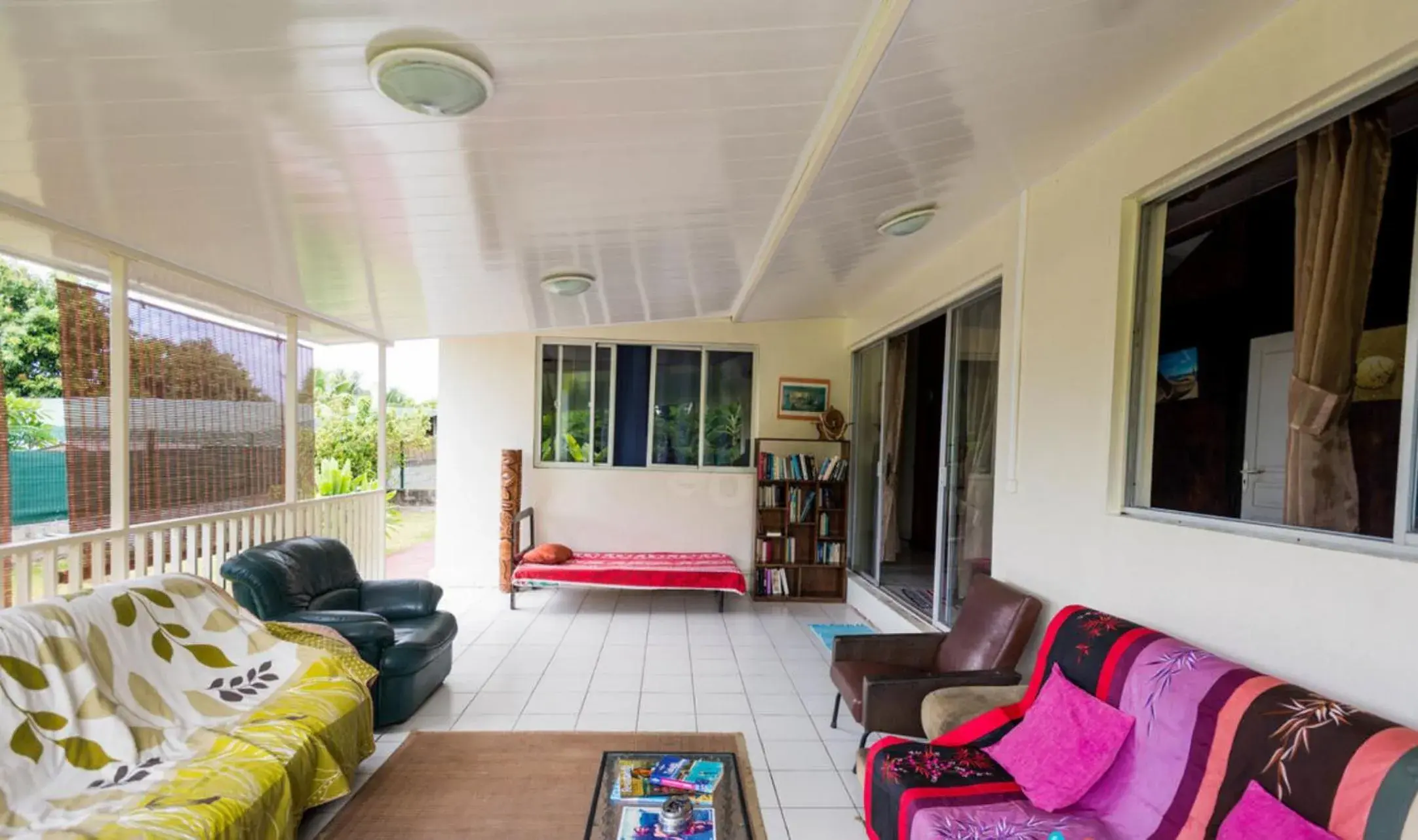 Single Bed in 4-Bed Dormitory Room in Pension TE MITI - PLAGE-BEACH 200m - Mahana Parc & Vaiava Beach pk18 - B&B CHAMBRES ou DORTOIR Single Bed in 4-Bed Dormitory Room in Pension TE MITI - PLAGE-BEACH 200m - Mahana Parc & Vaiava Beach pk18 - B&B CHAMBRES ou DORTOIR