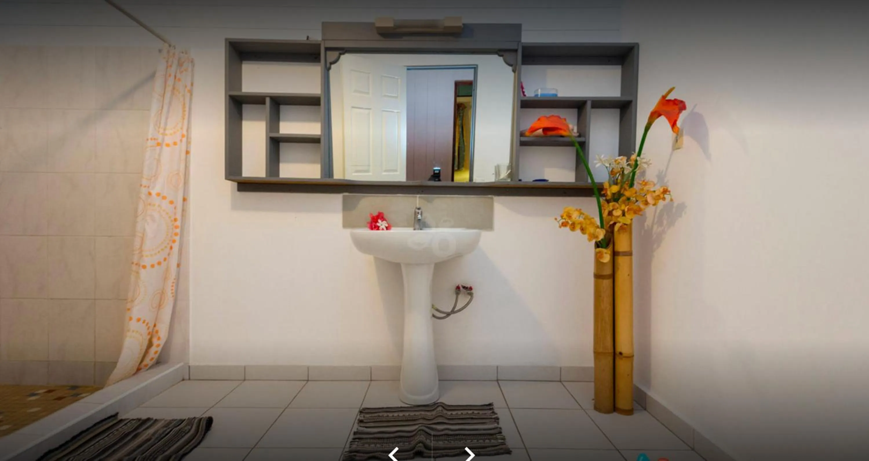 Bathroom in Pension TE MITI - PLAGE-BEACH 200m - Mahana Parc & Vaiava Beach pk18 - B&B CHAMBRES ou DORTOIR