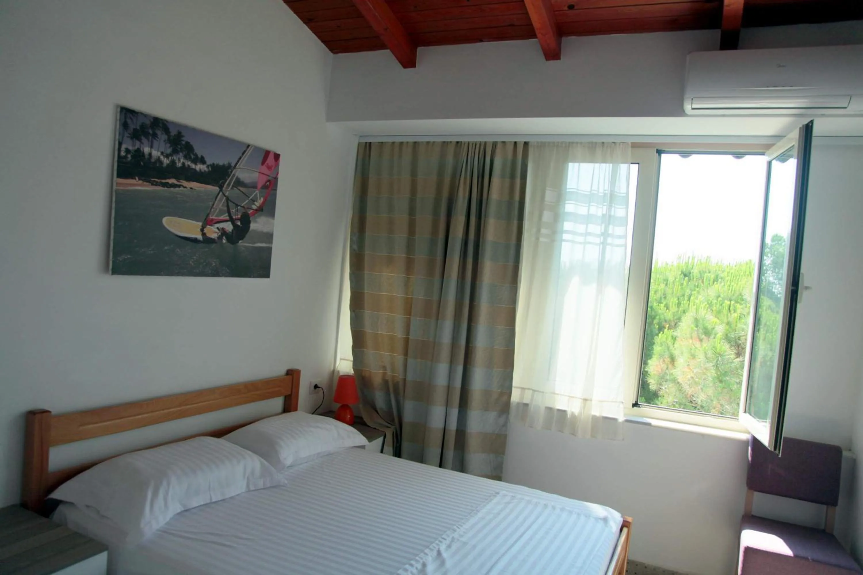 Double Room with Private Bathroom - single occupancy in Hotel Princi i Vogel