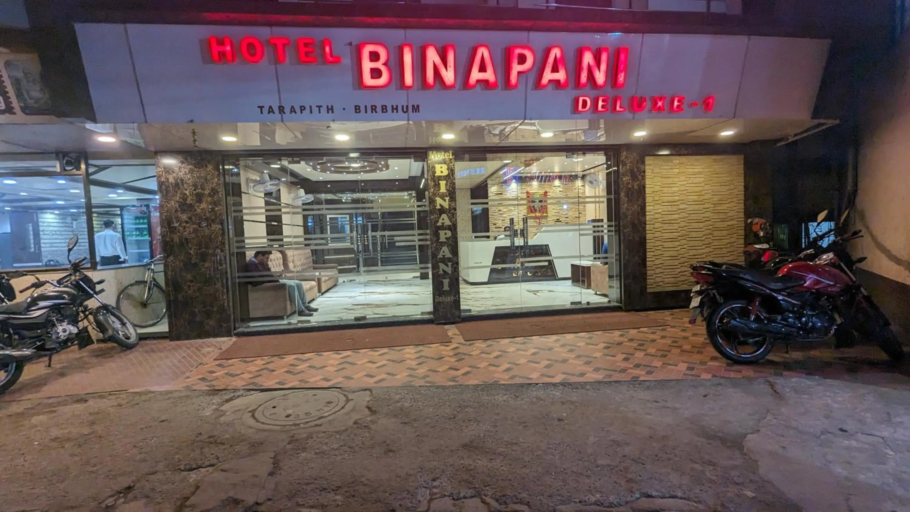 Property building in HOTEL BINAPANI Deluxe 1