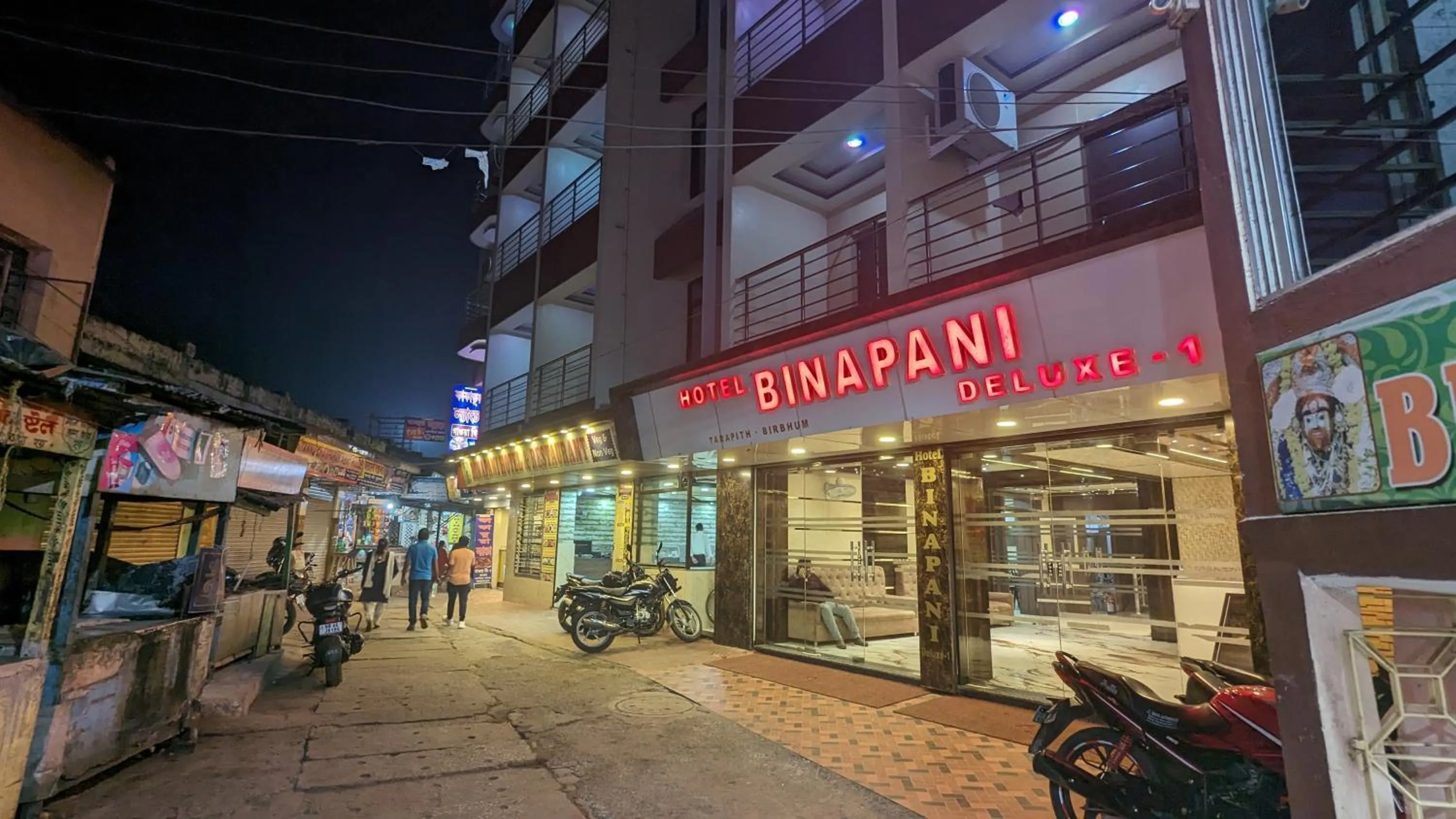 Property building in HOTEL BINAPANI Deluxe 1