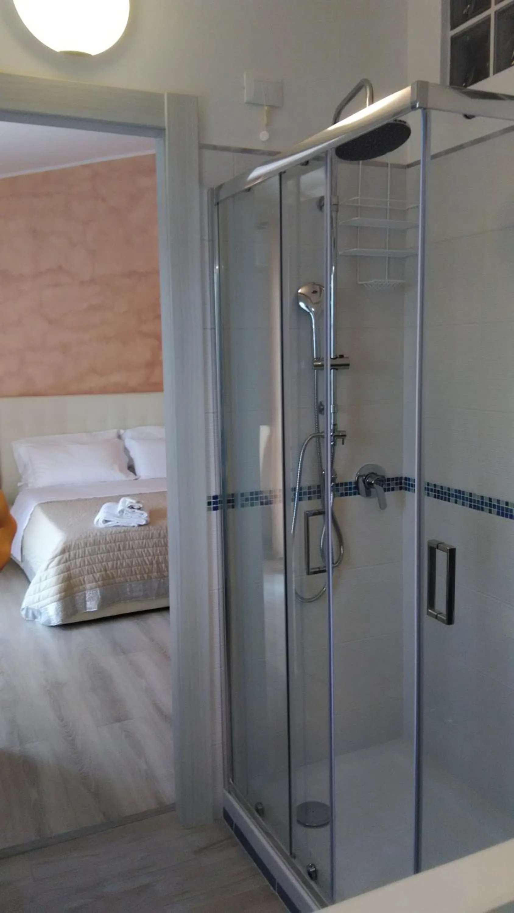 Bathroom in Viola di Mare Rooms and Parking