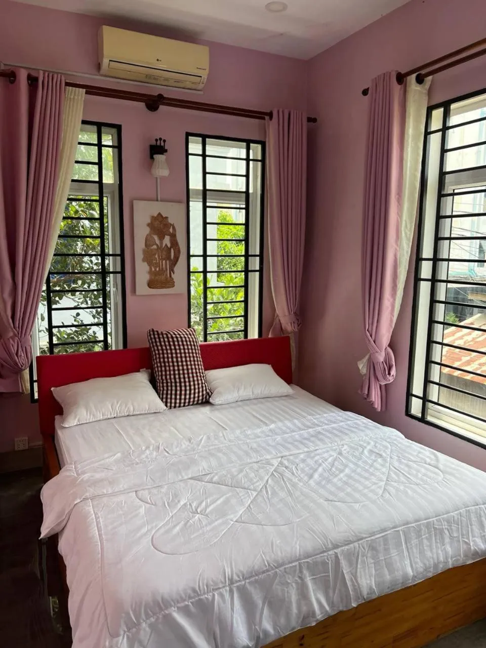 Photo of the whole room, Bed in Kalinga Art Home Guest House