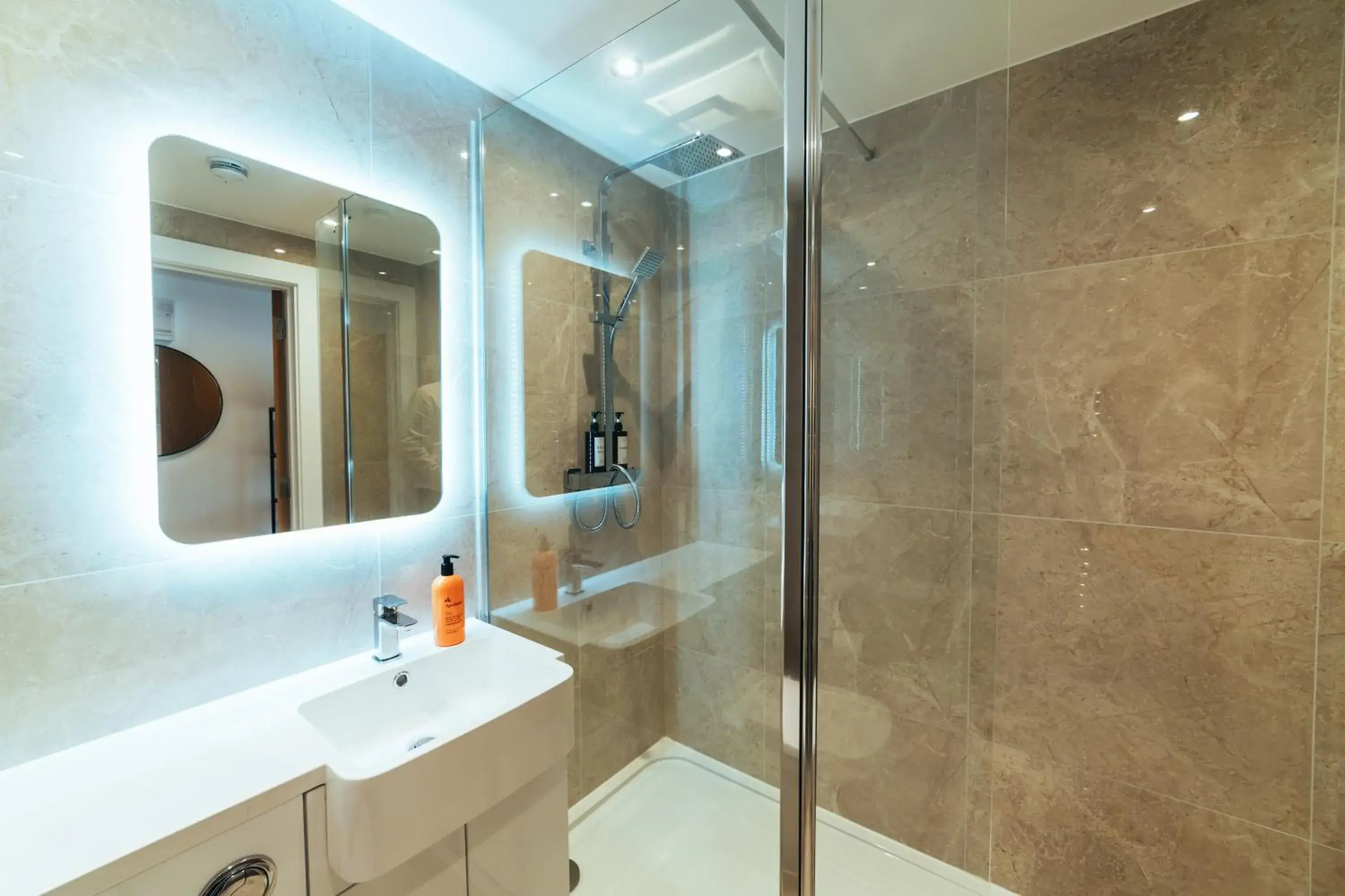 Deluxe Double Room - single occupancy in The Kings Head, Usk Deluxe Double Room - single occupancy in The Kings Head, Usk