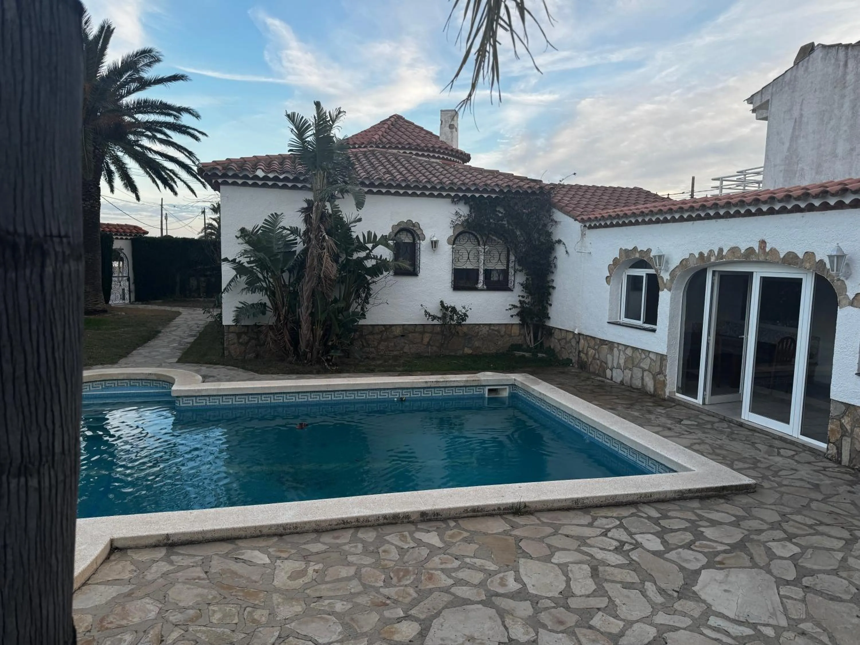 Property building in Villa Cristina, Miami Platja, Spanien