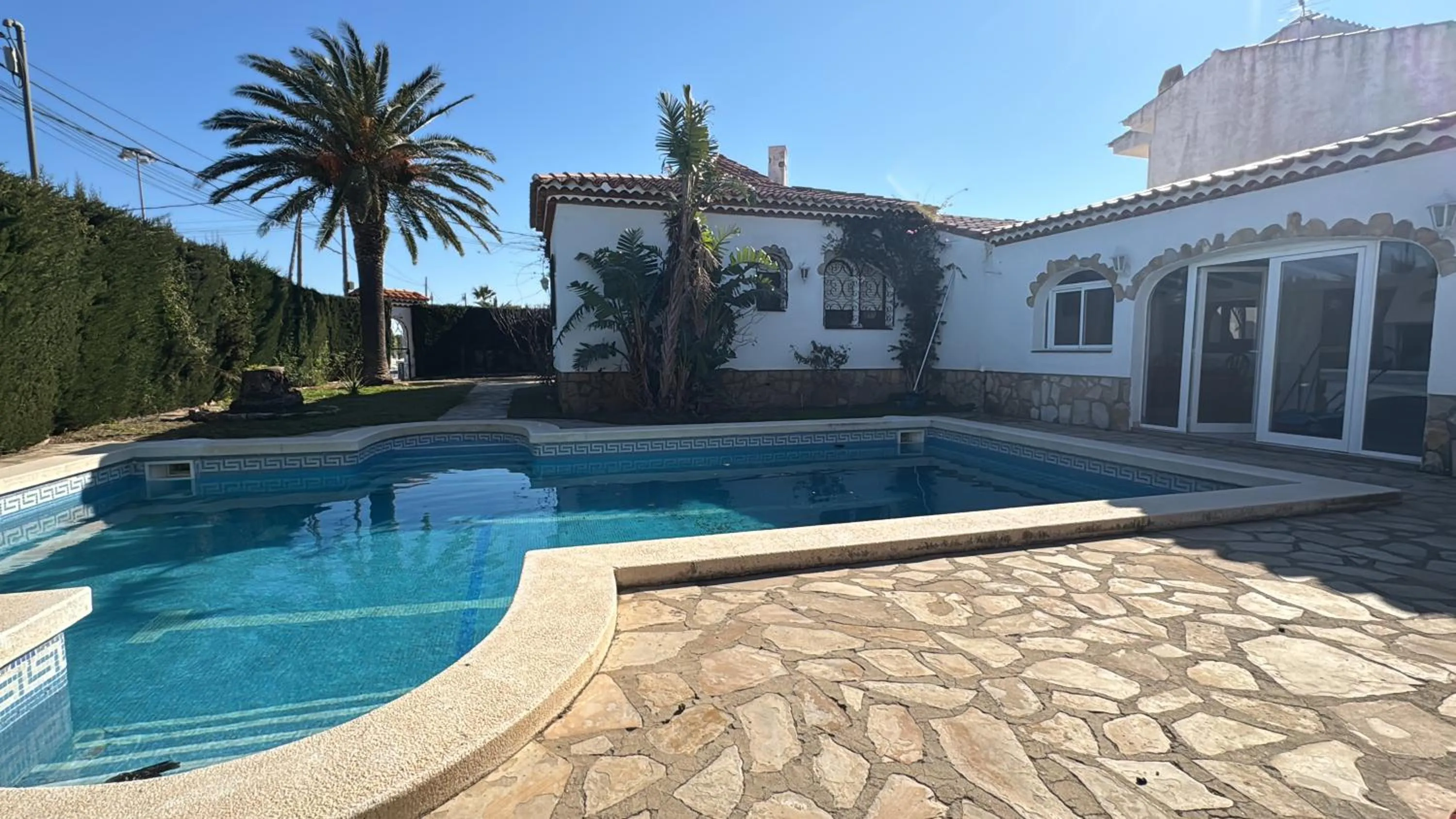 Property building in Villa Cristina, Miami Platja, Spanien