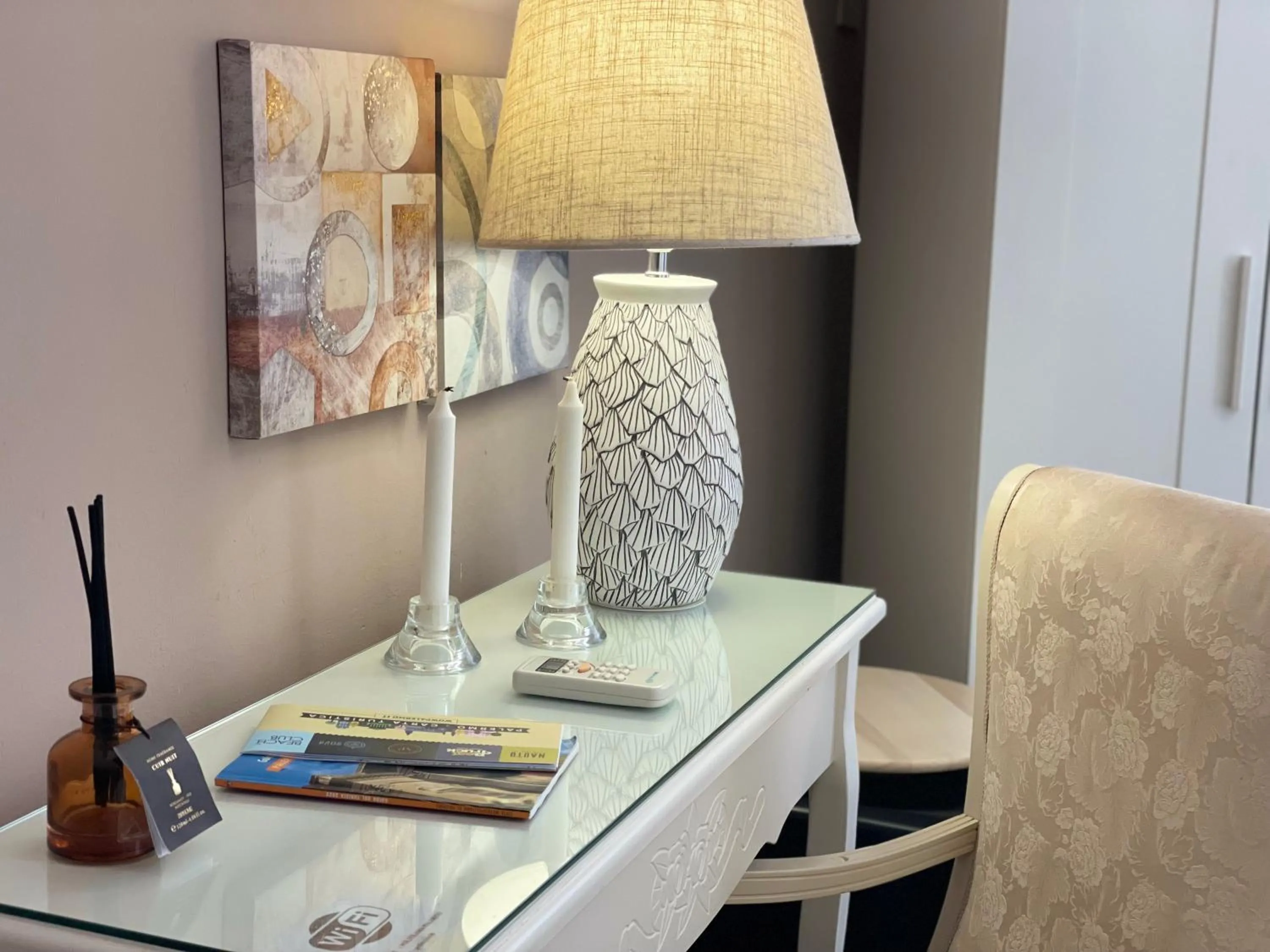 Decorative detail in BB Essenze