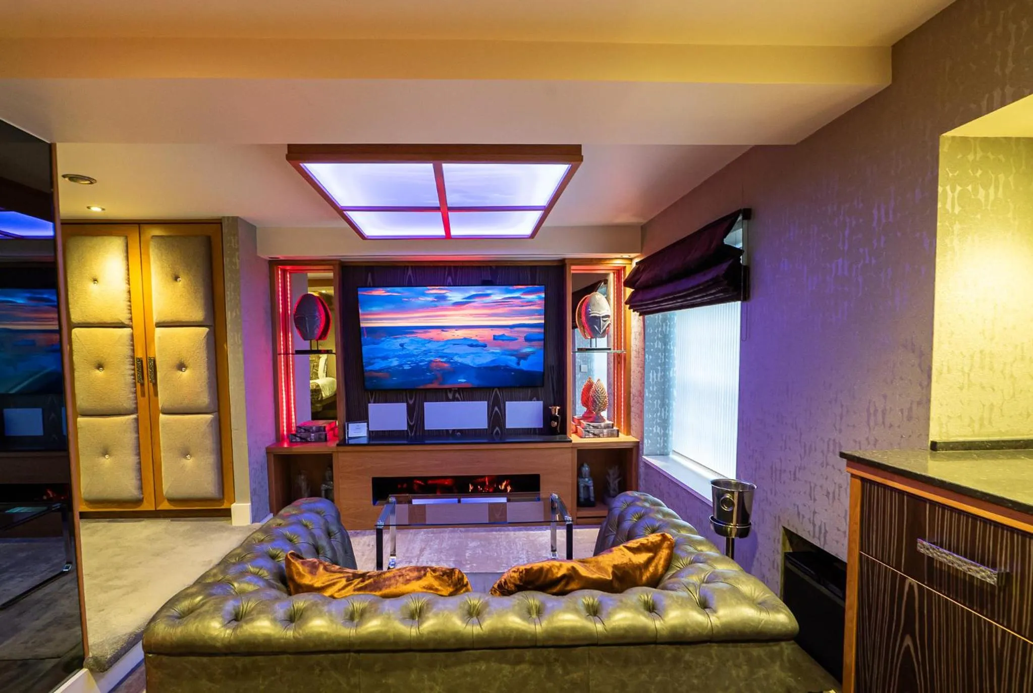 TV and multimedia in Church Suites by The Cranleigh Boutique