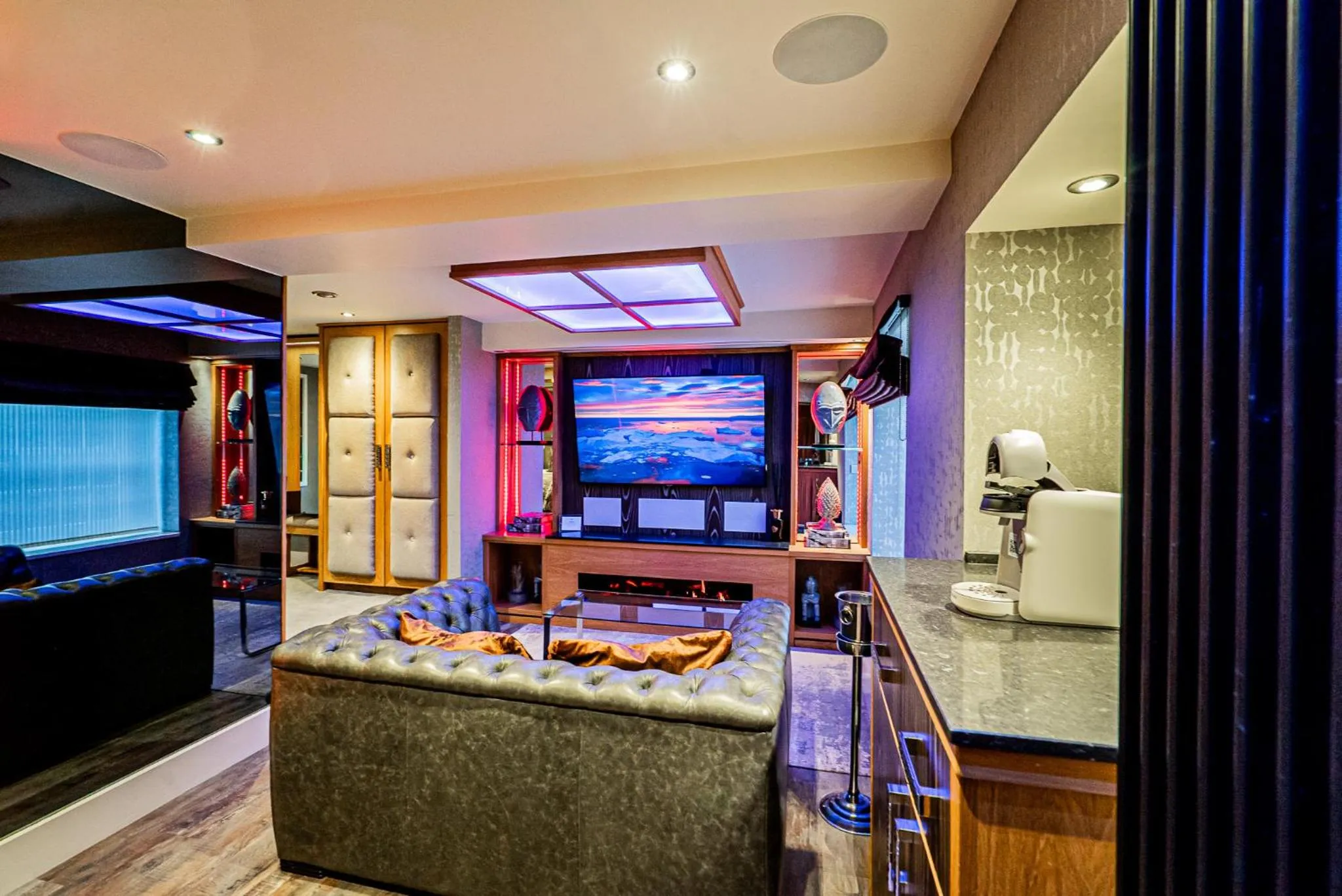 TV and multimedia in Church Suites by The Cranleigh Boutique