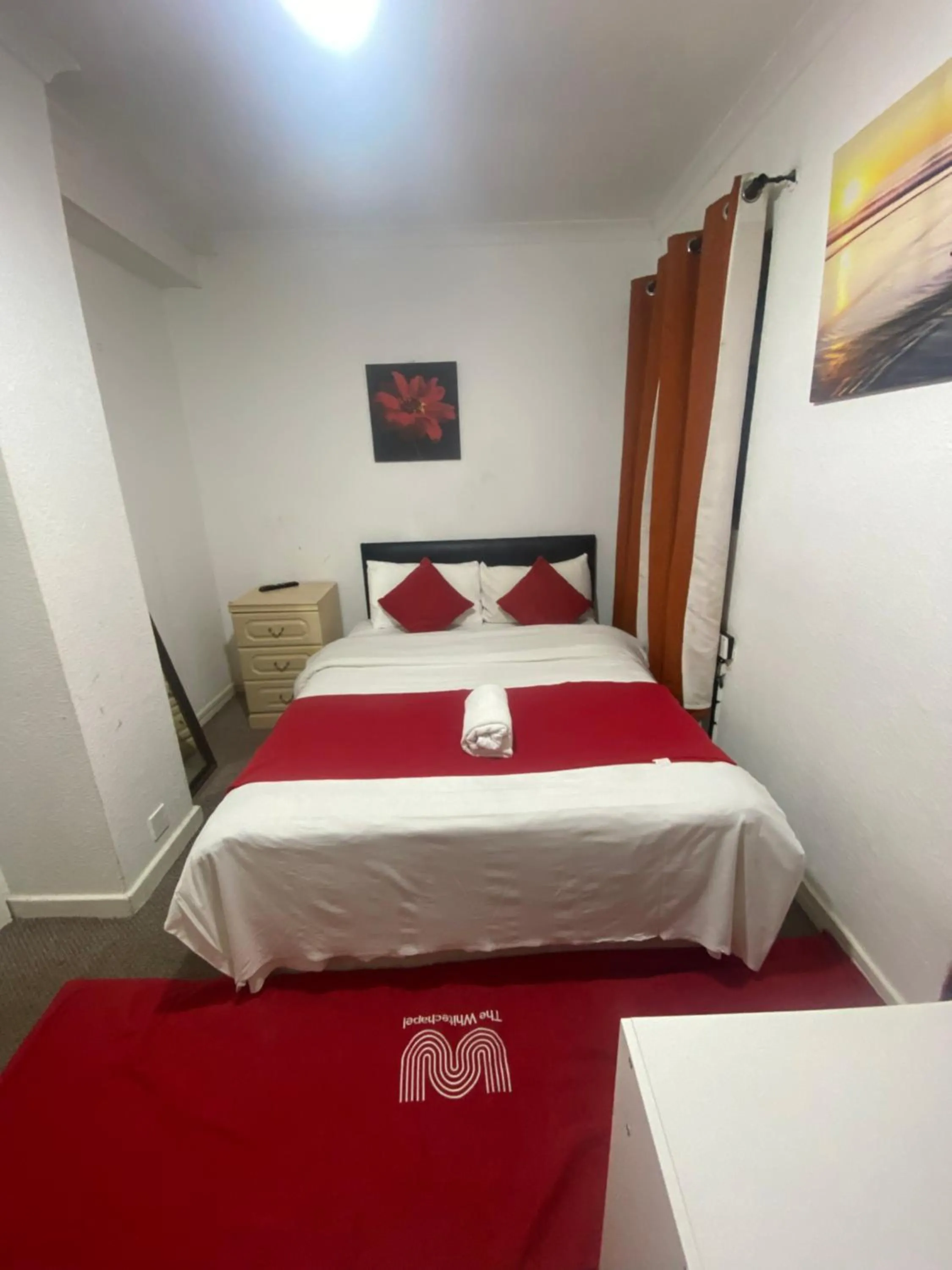 Bed in Saji Hotel Ilford