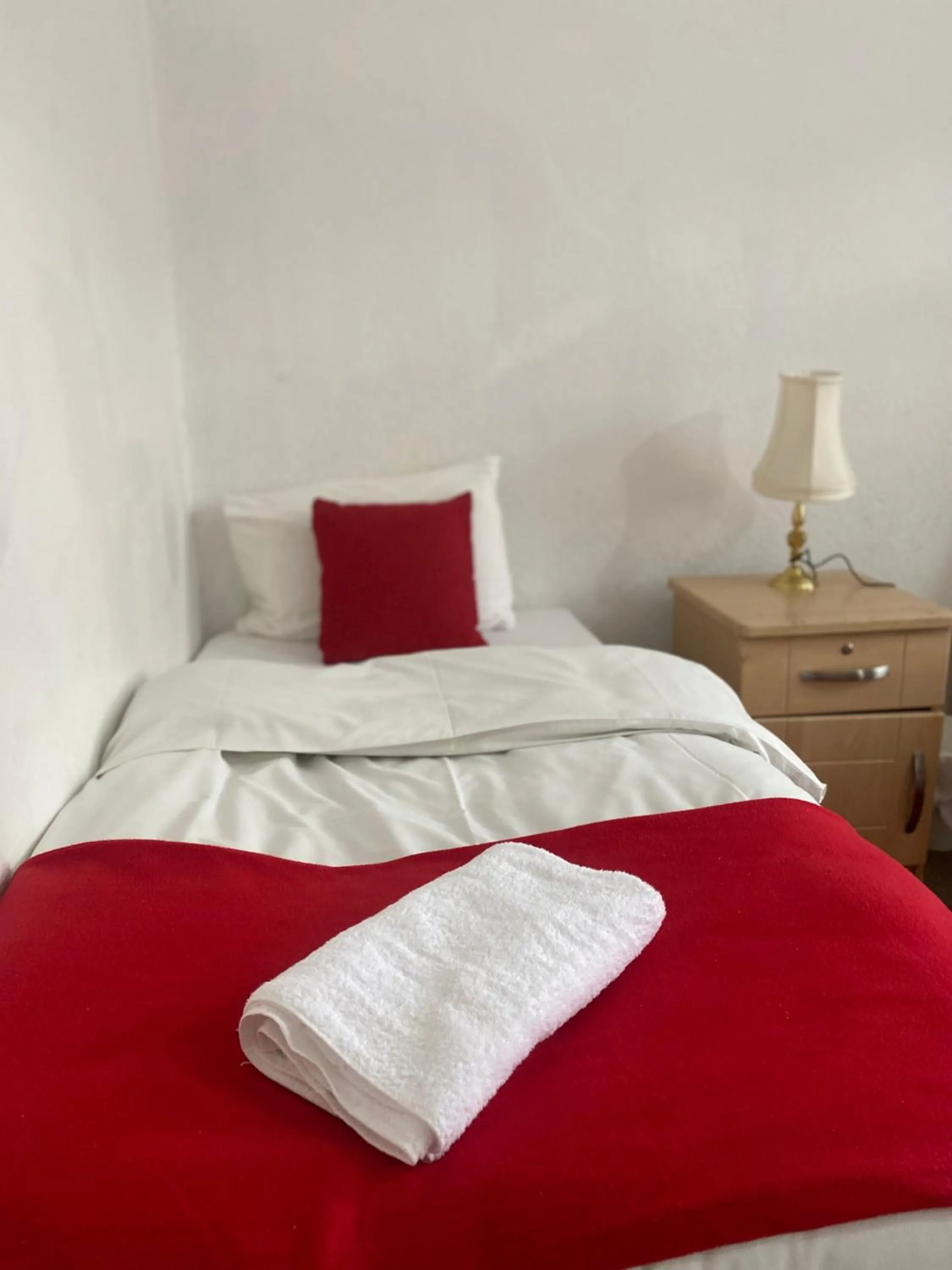 Bed in Saji Hotel Ilford