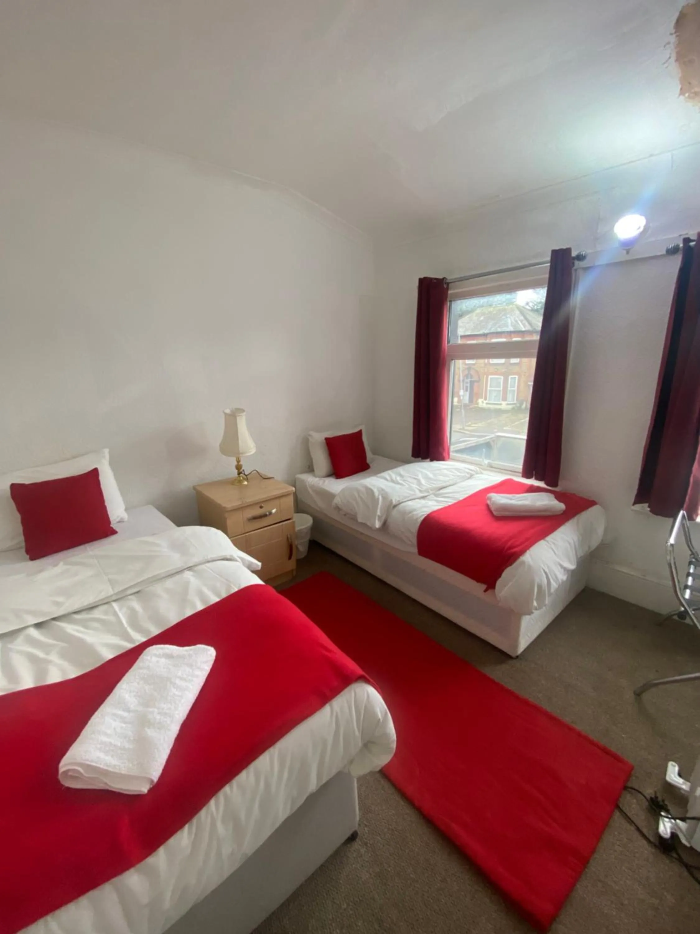 Property building, Bed in Saji Hotel Ilford