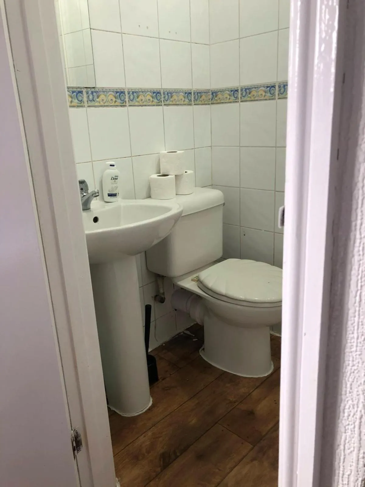 Bathroom in Saji Hotel Ilford