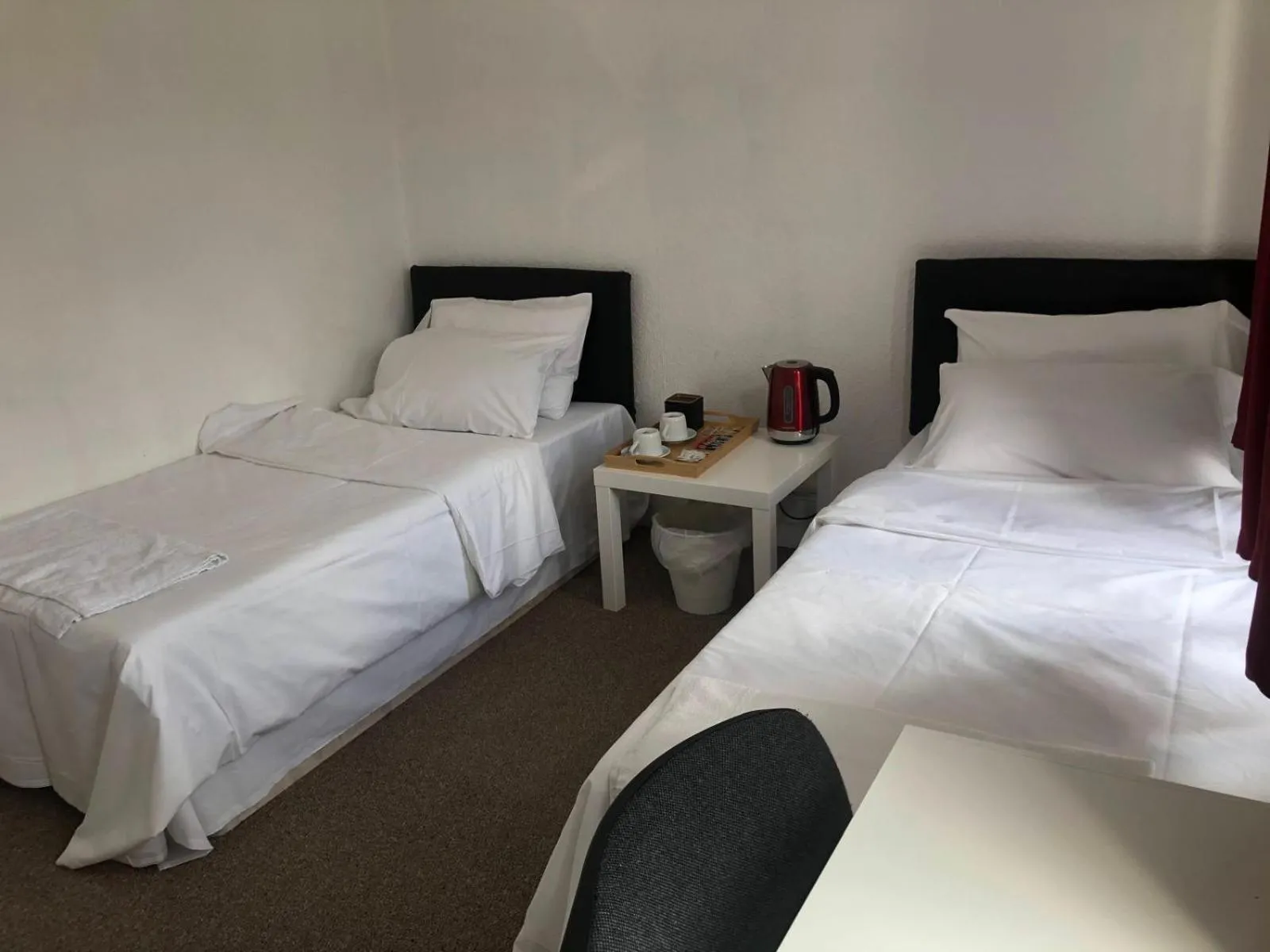Bed in Saji Hotel Ilford