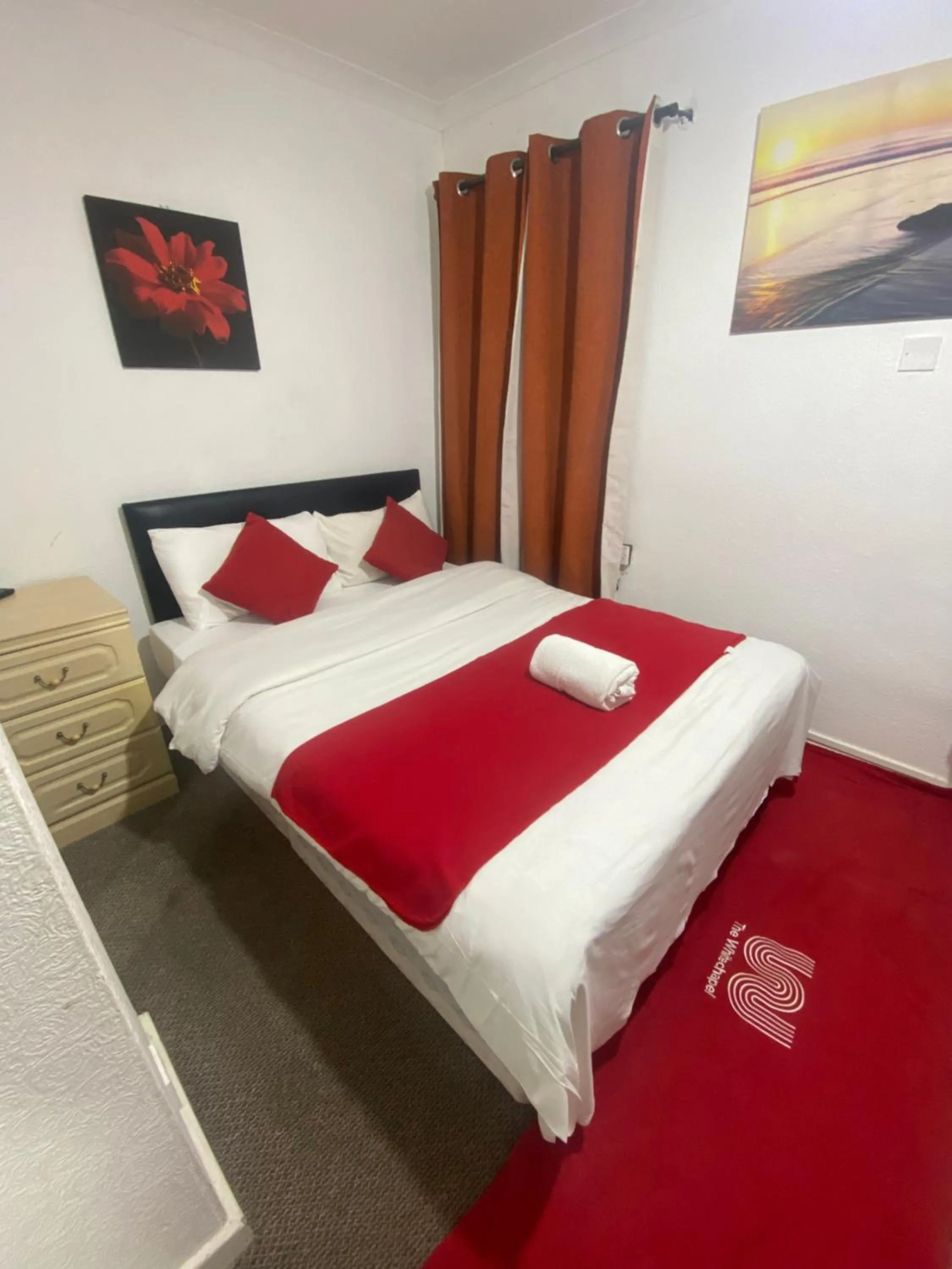 Bed in Saji Hotel Ilford