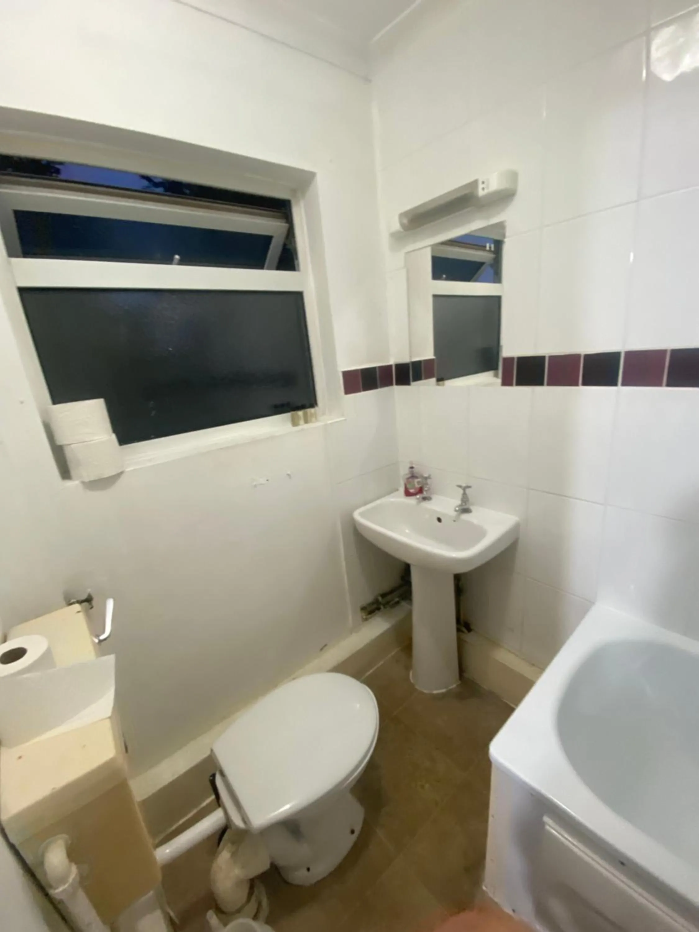 Toilet in Saji Hotel Ilford