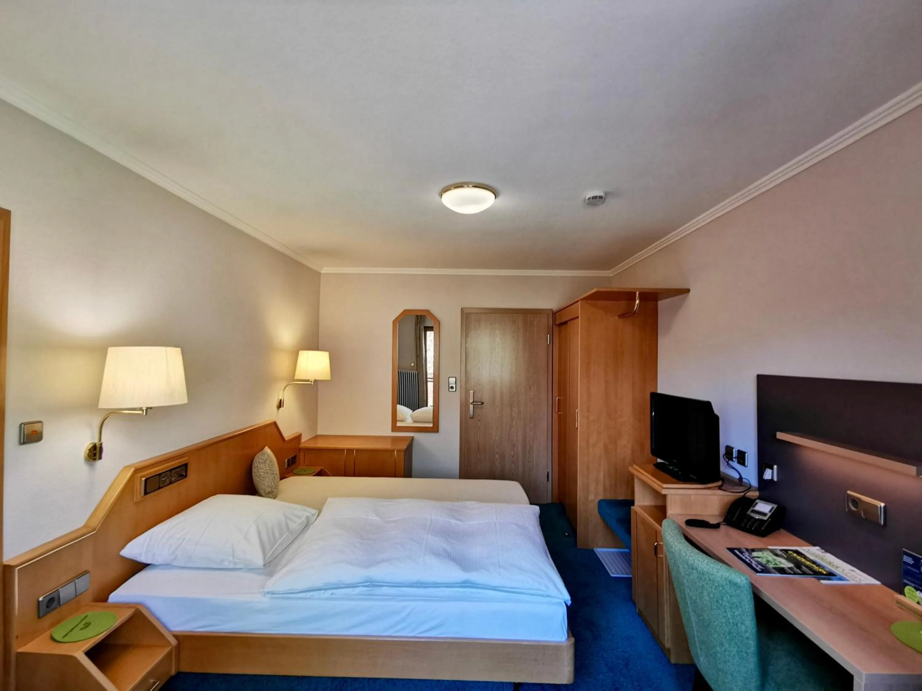 Photo of the whole room, Bed in Hotel-Gasthaus zur Eiche