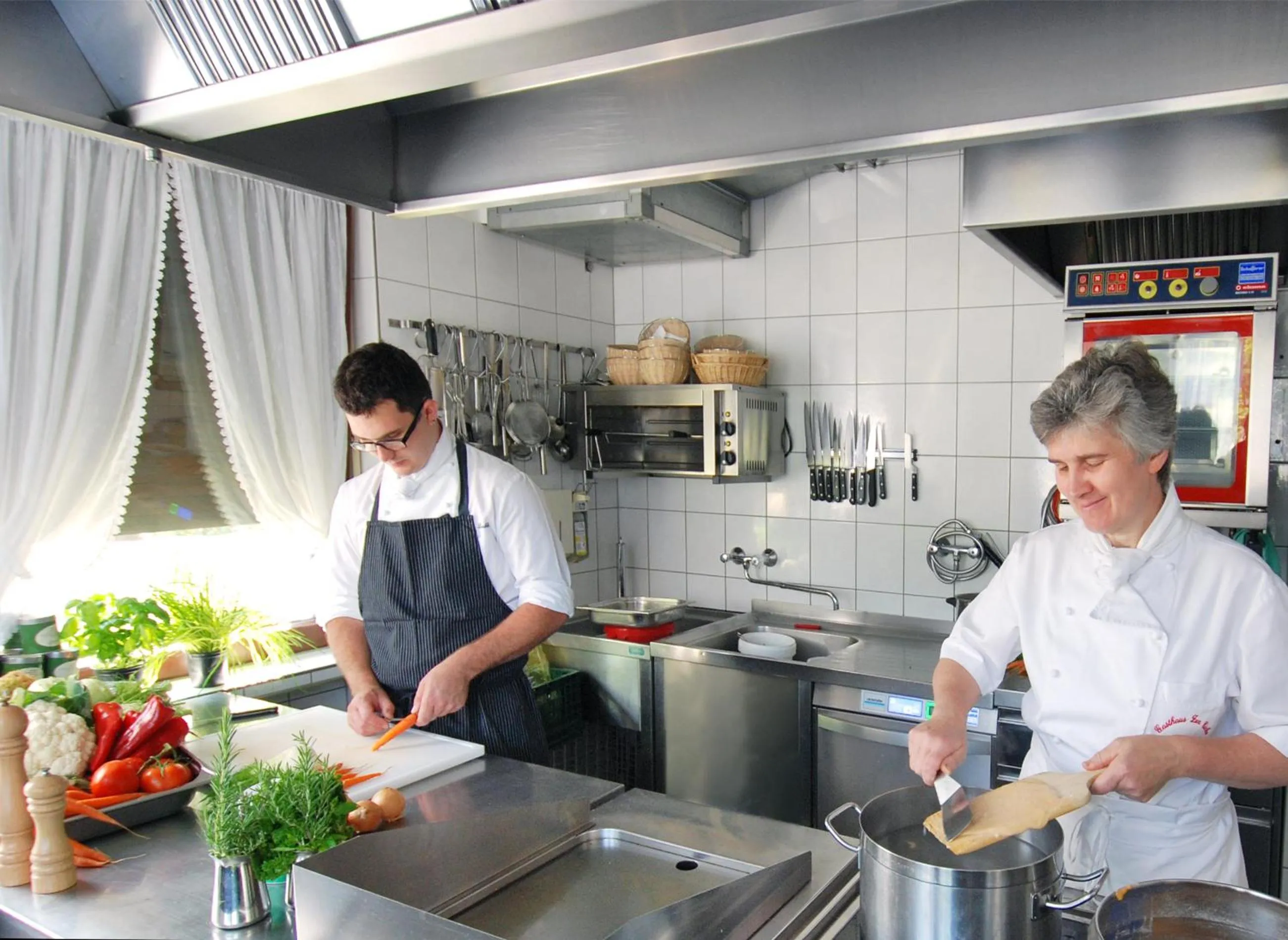 Kitchen or kitchenette in Hotel-Gasthaus zur Eiche