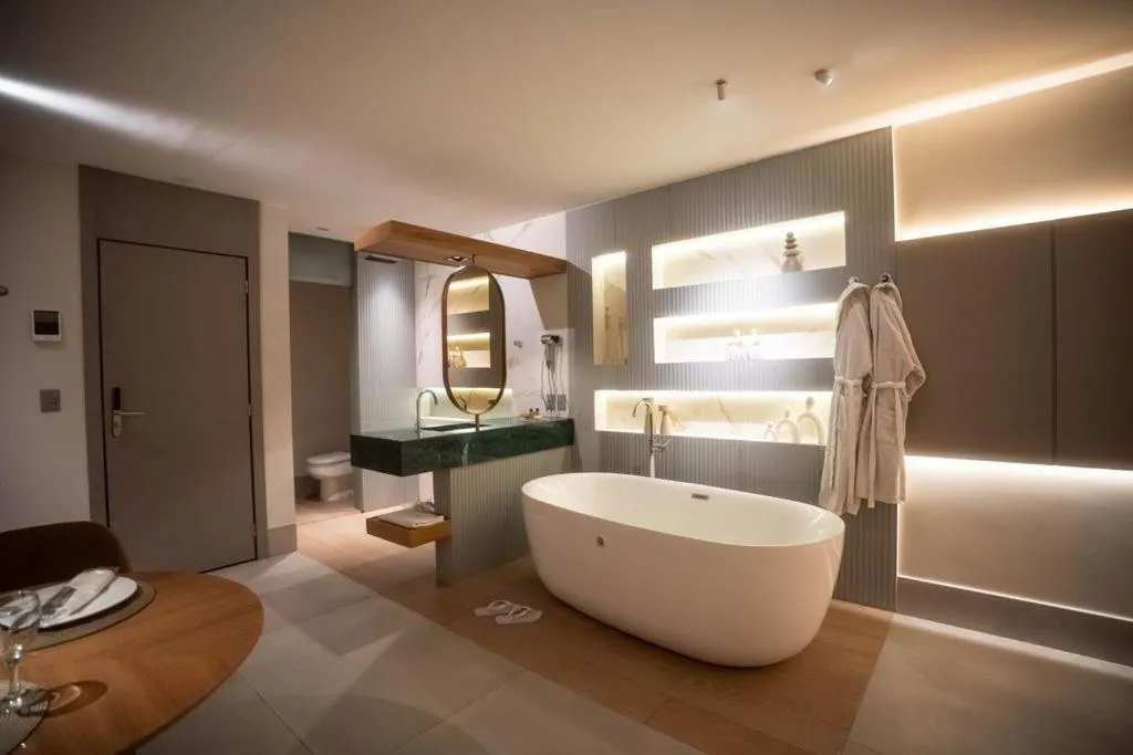 Hot Tub in Corinto Hotel