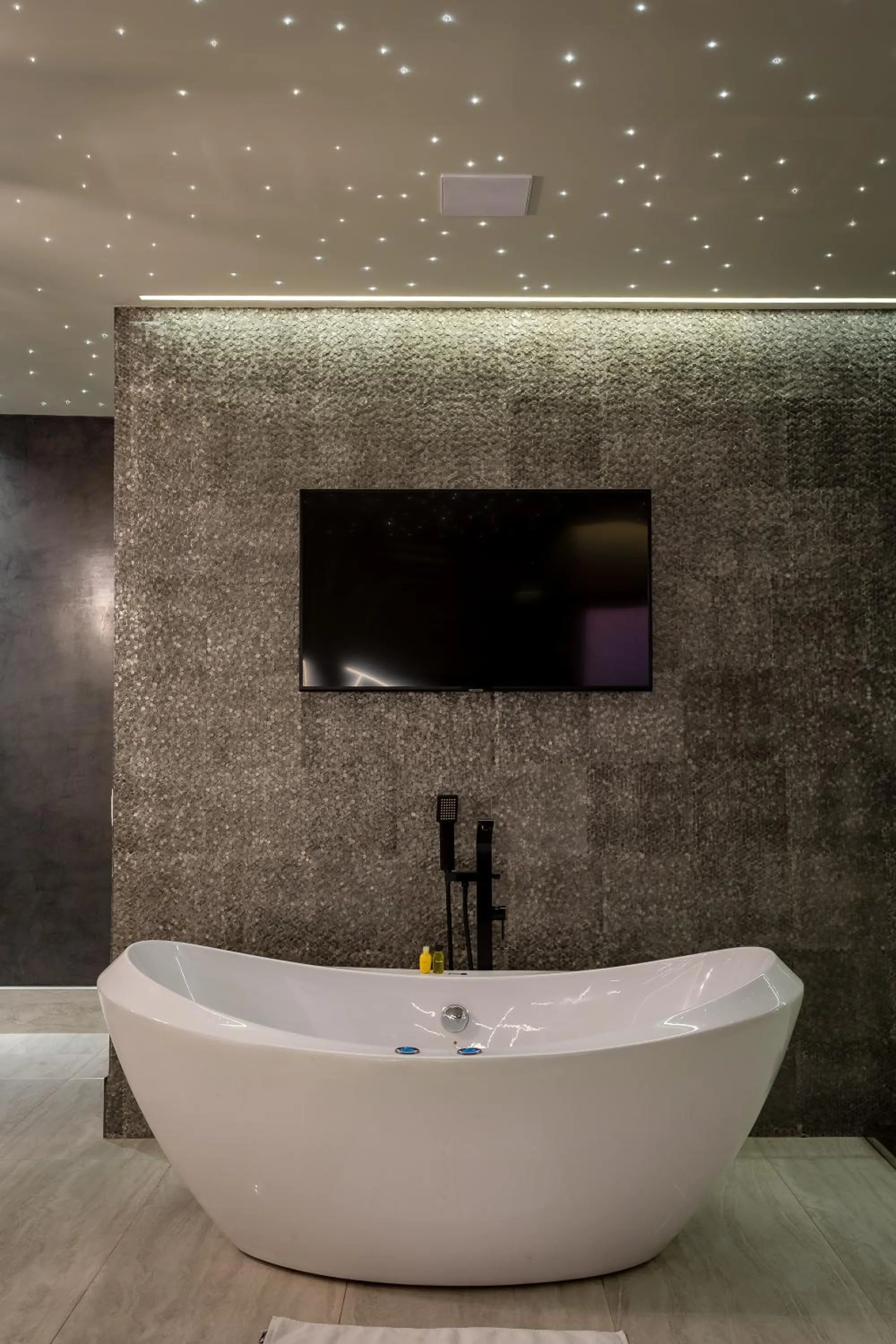 Hot Tub in Corinto Hotel