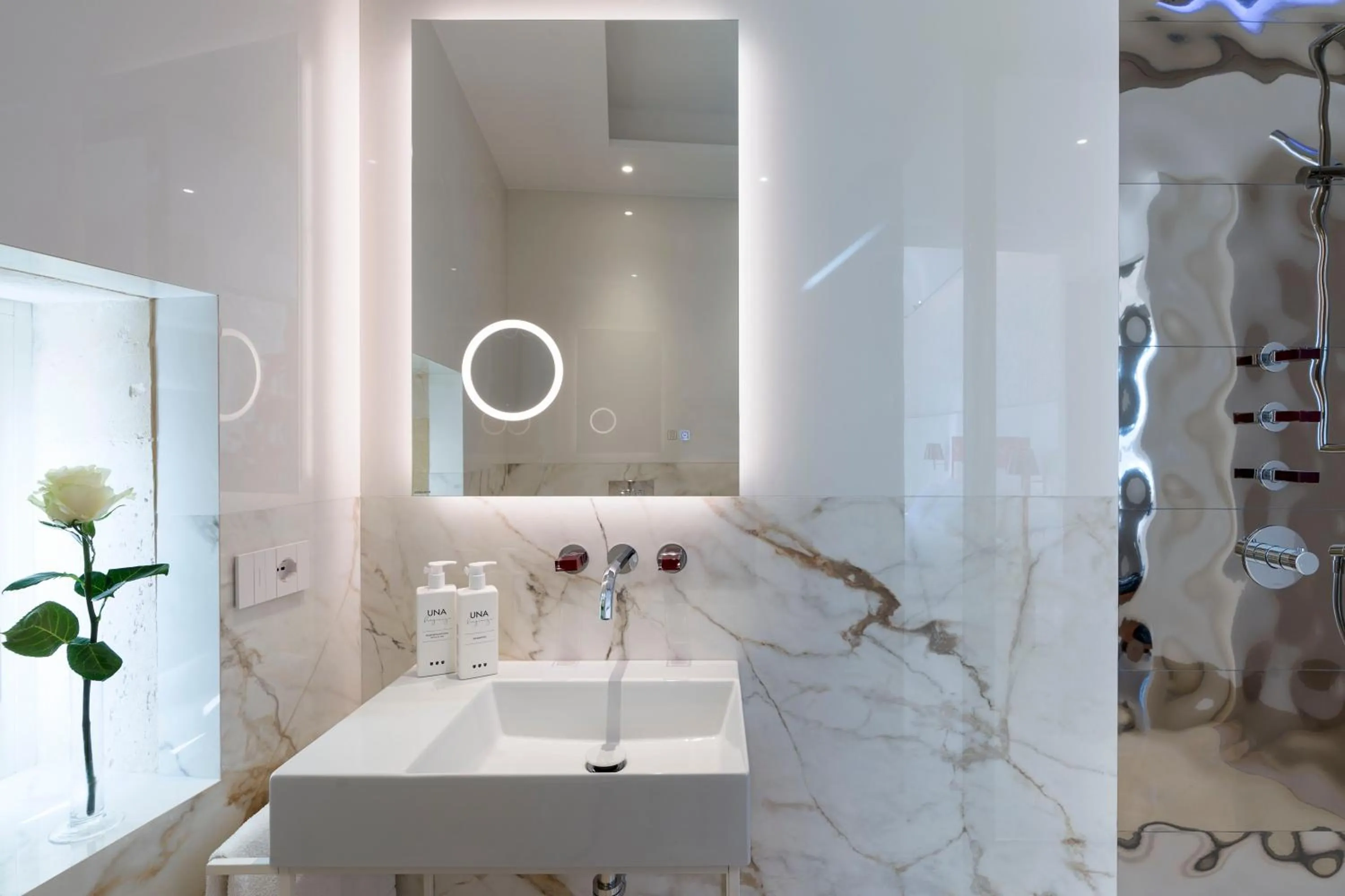 Shower in Maniace Boutique Hotel Ortigia - UNA Esperienze