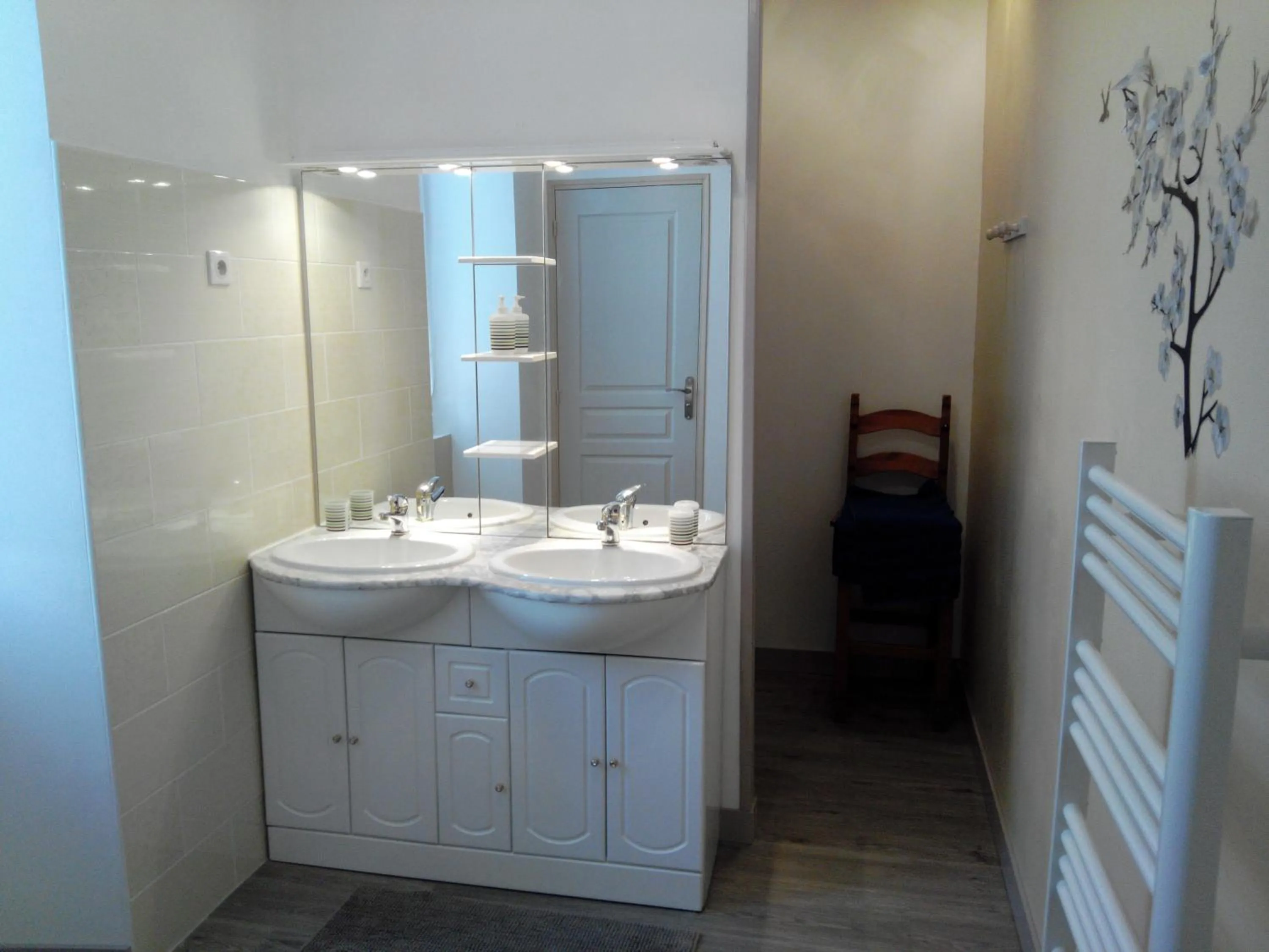 Bathroom in Chambres d'hôtes -- Le Clos de Gémozac