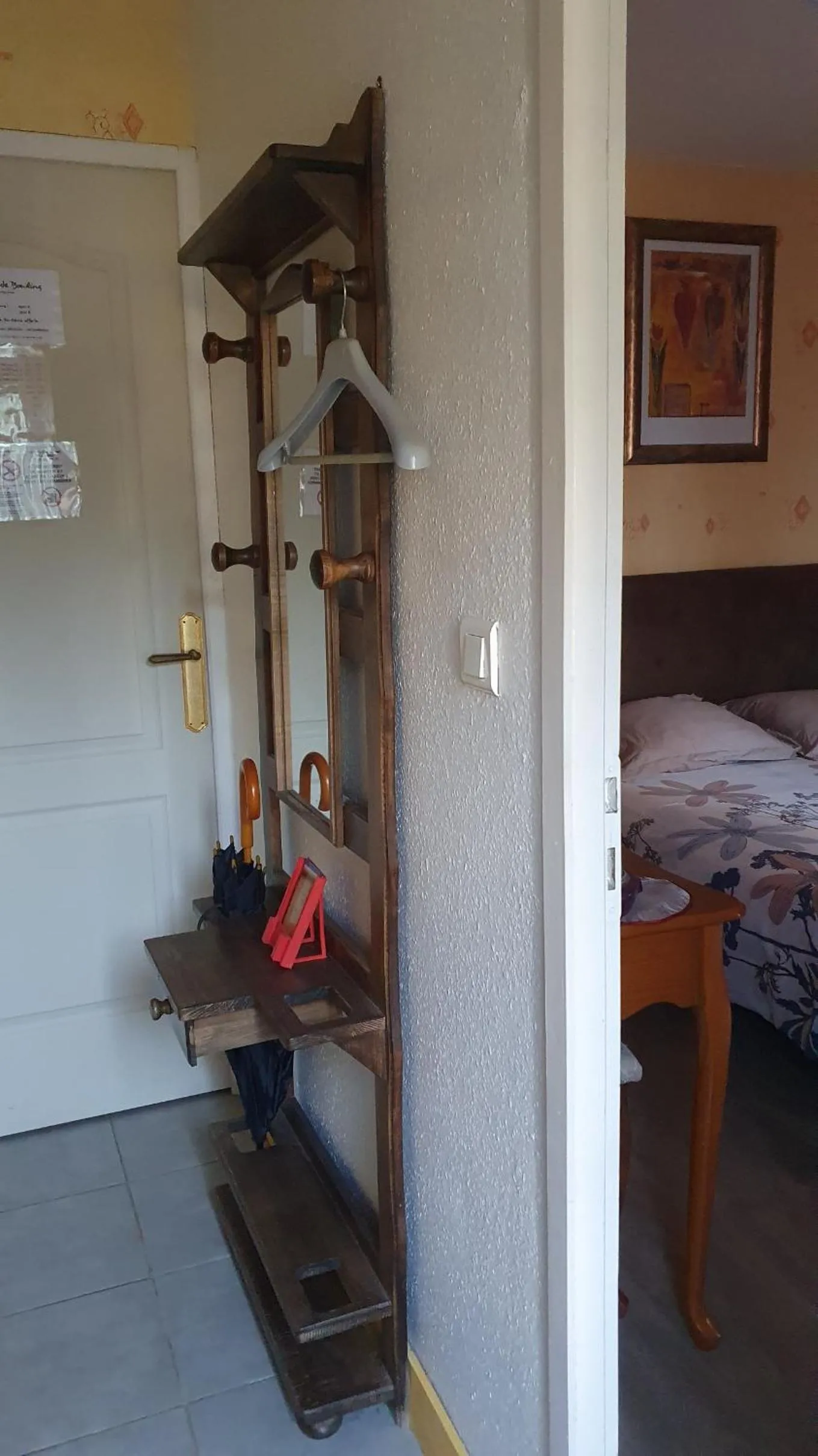 Property building, Bed in Chambres d'hôtes -- Le Clos de Gémozac