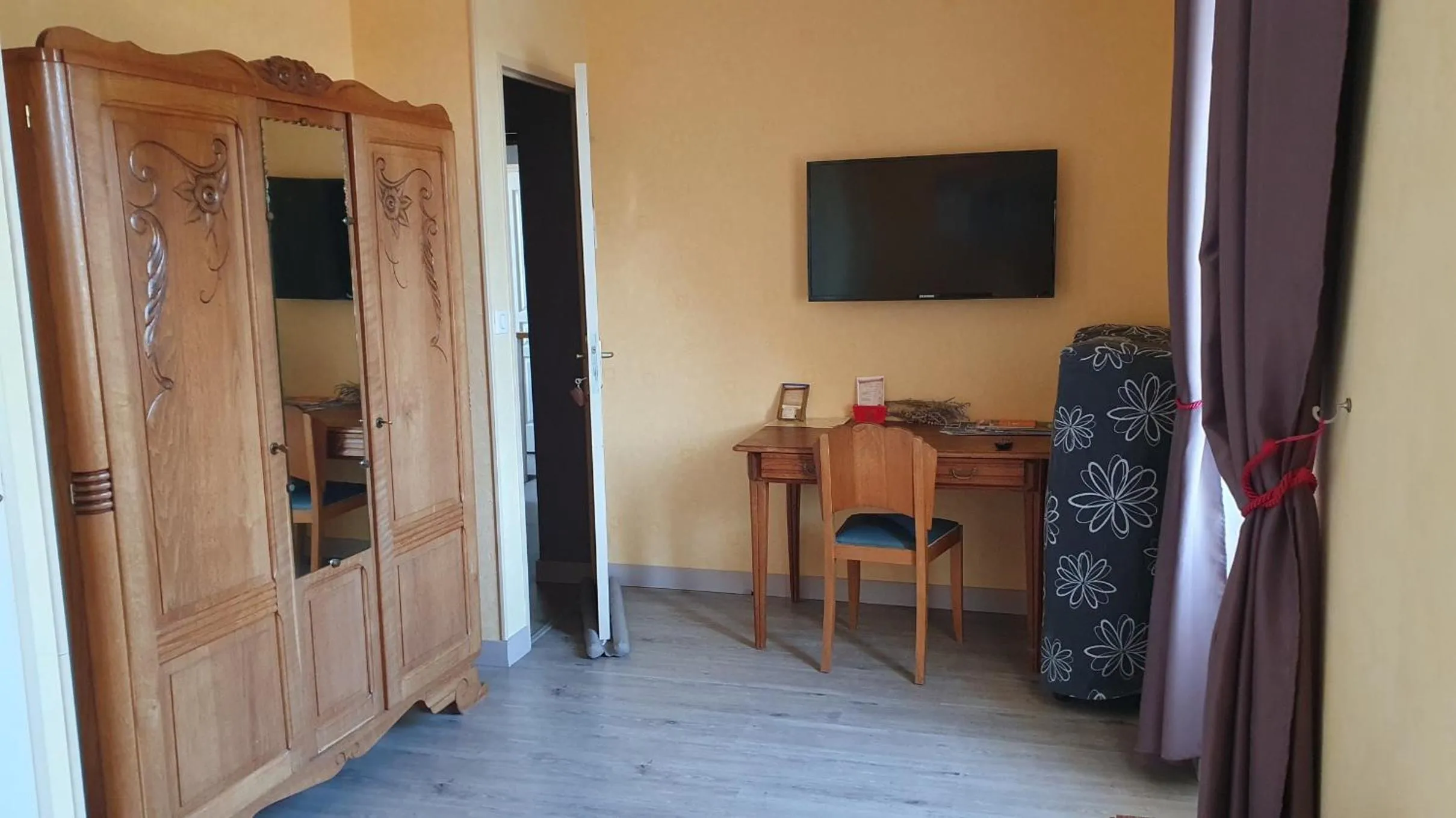 Property building in Chambres d'hôtes -- Le Clos de Gémozac