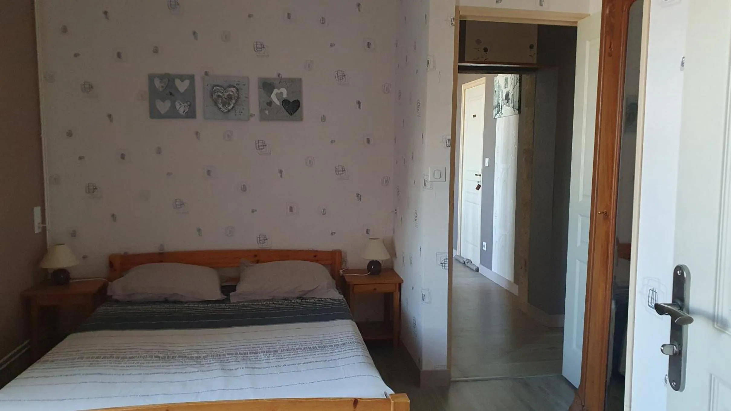 Property building, Bed in Chambres d'hôtes -- Le Clos de Gémozac
