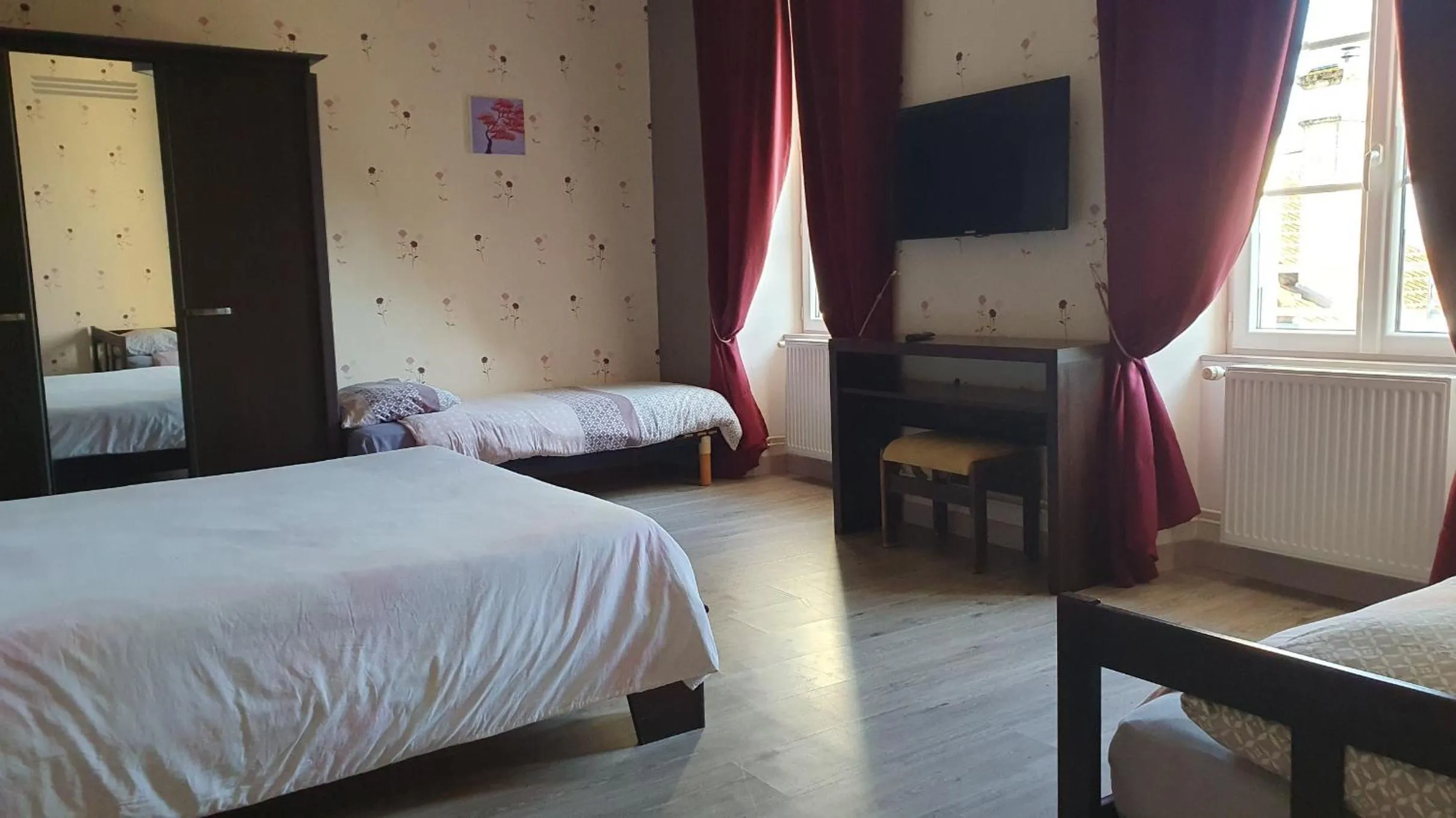 Property building, Bed in Chambres d'hôtes -- Le Clos de Gémozac