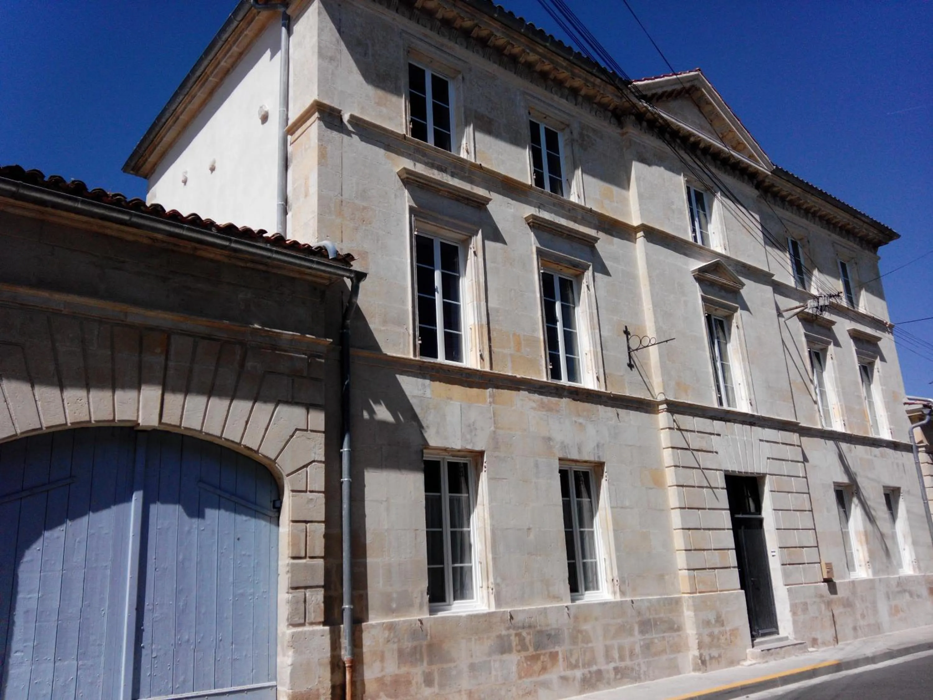 Property building in Chambres d'hôtes -- Le Clos de Gémozac