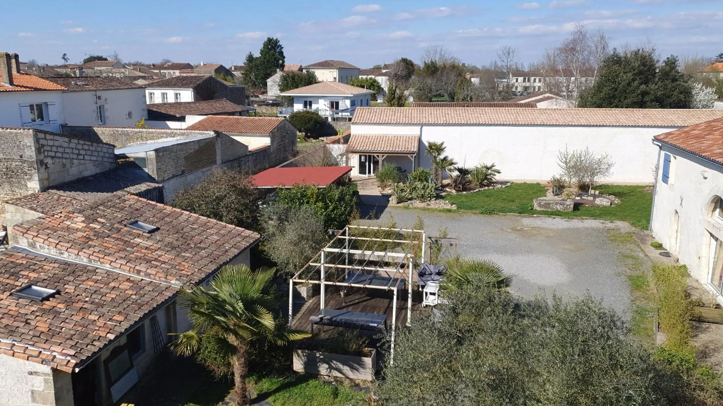 Property building in Chambres d'hôtes -- Le Clos de Gémozac