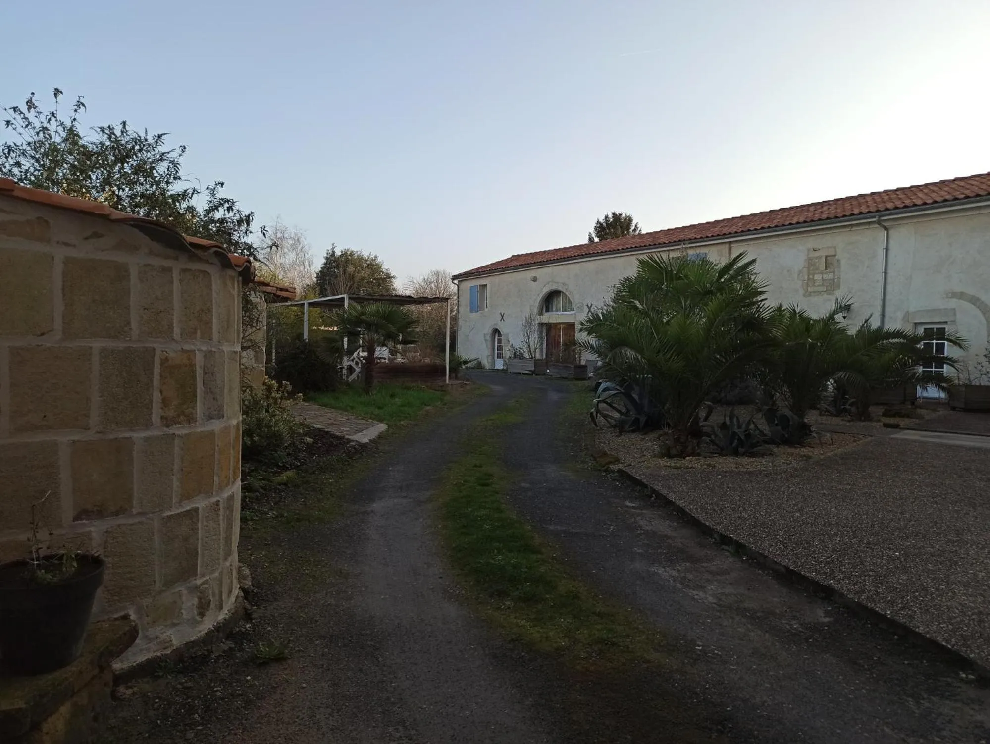 Property building in Chambres d'hôtes -- Le Clos de Gémozac