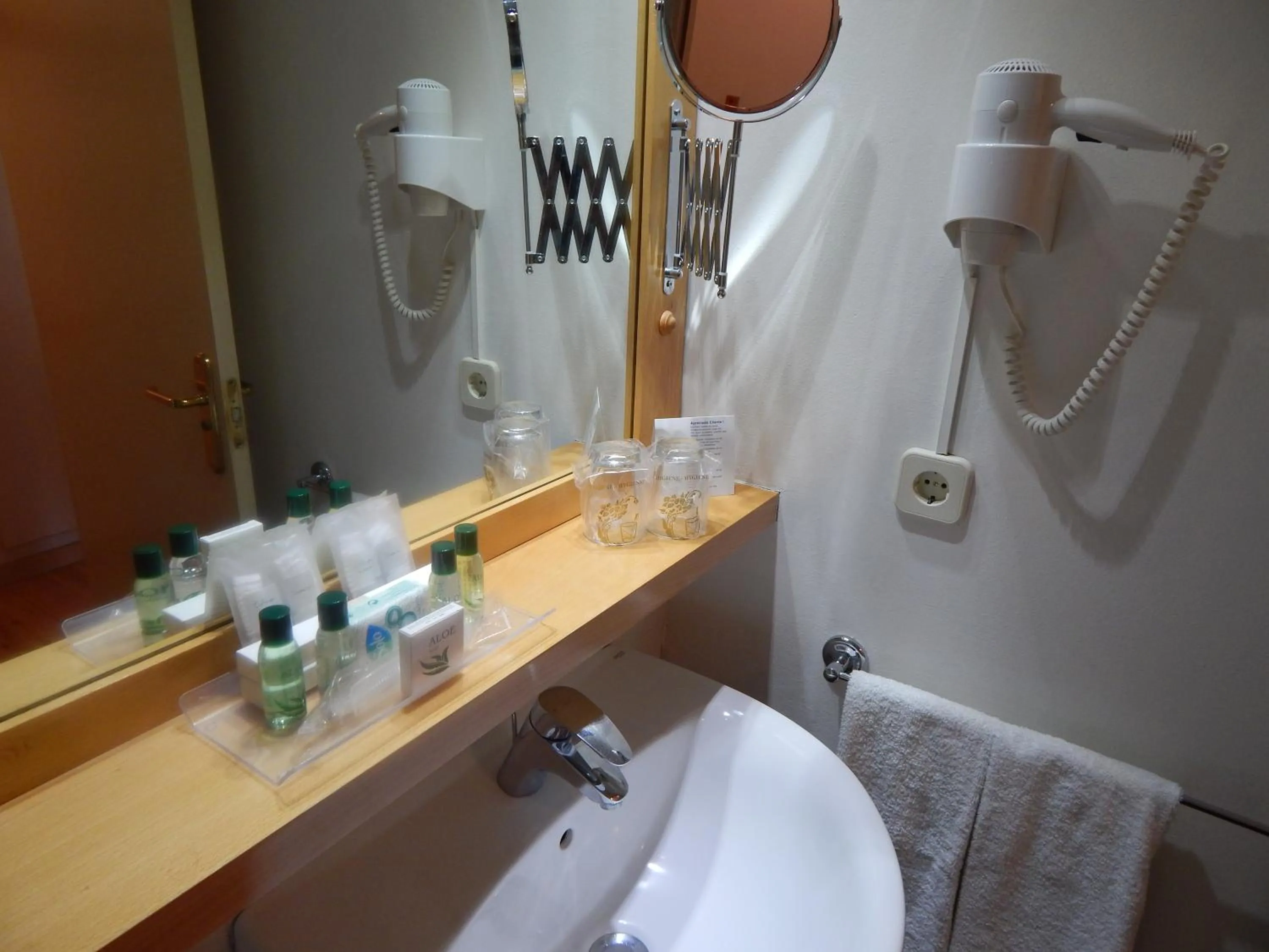 Bathroom in Hotel de La Font Peralada