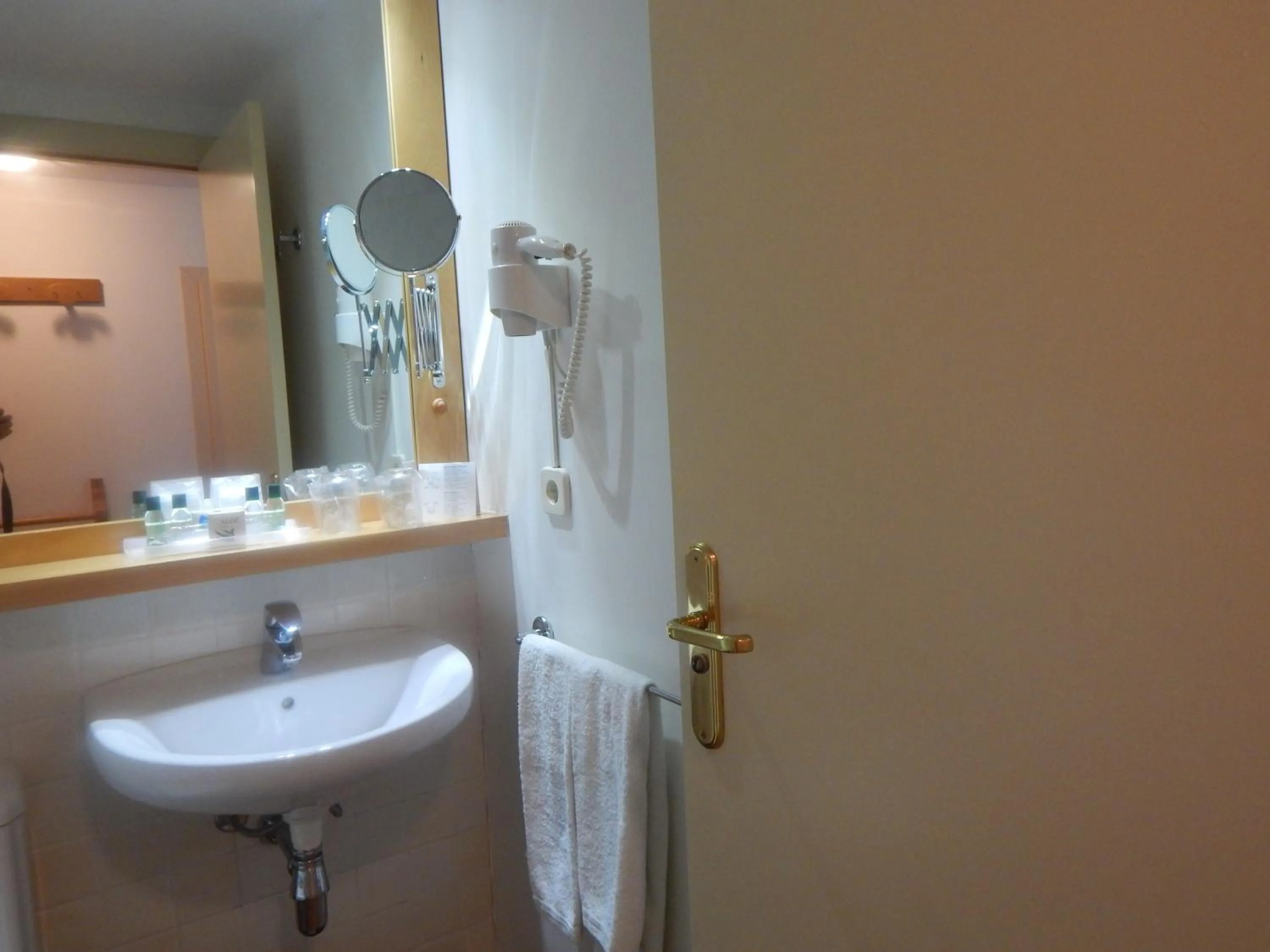 Bathroom in Hotel de La Font Peralada