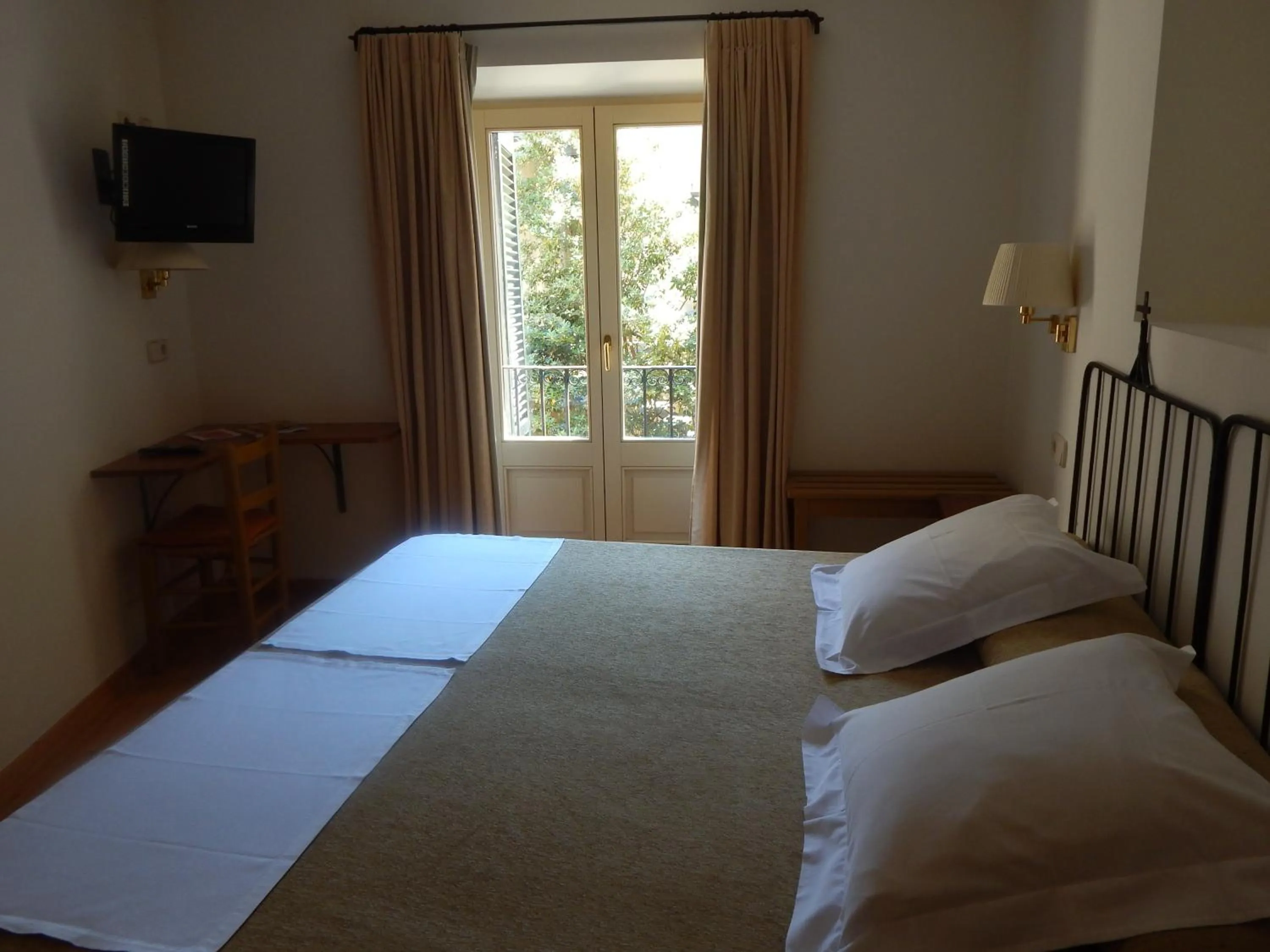 Bed in Hotel de La Font Peralada